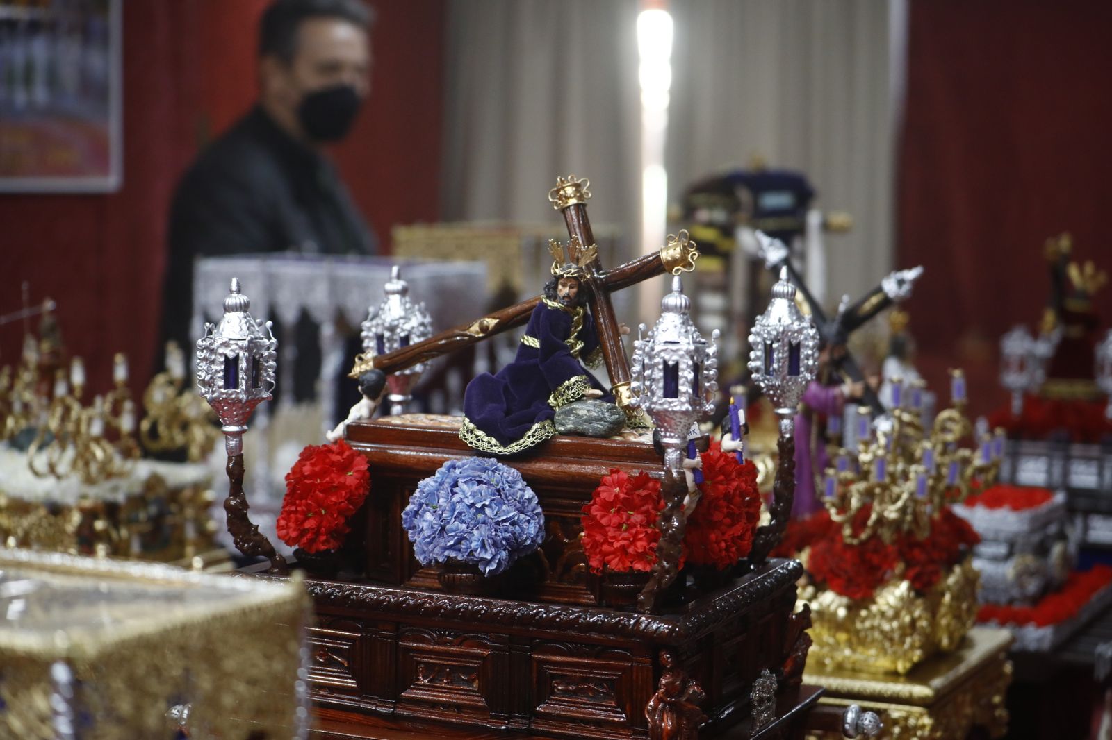 La exposición de pasos de Semana Santa en miniatura de la Asociación de Vecinos Nuestra Señora de Belén, en imágenes