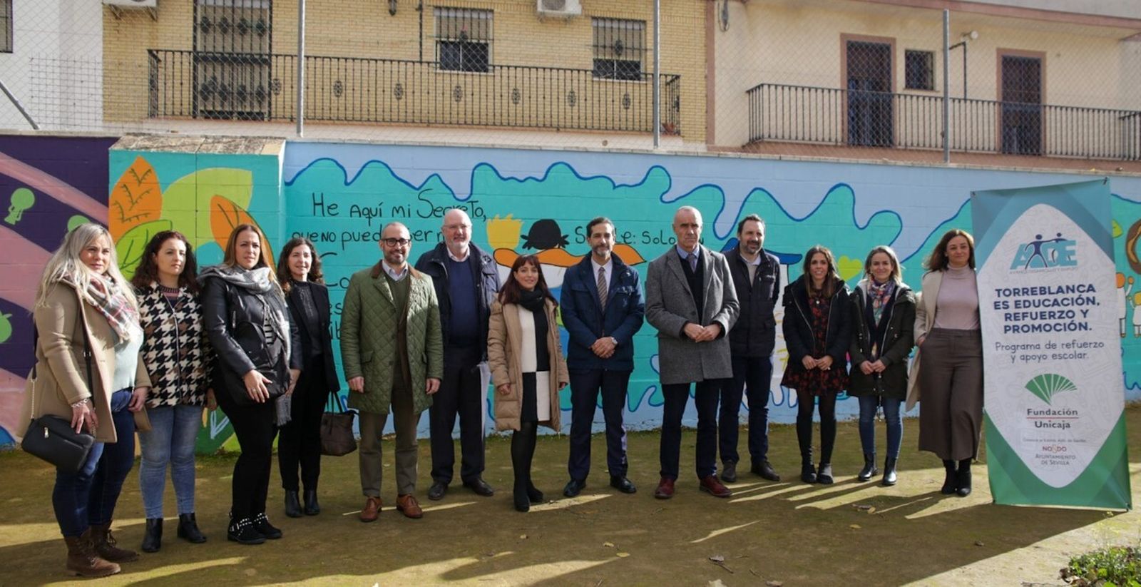 Los asistentes a la presentación del nuevo plan contra el absentismo escolar en Torreblanca.