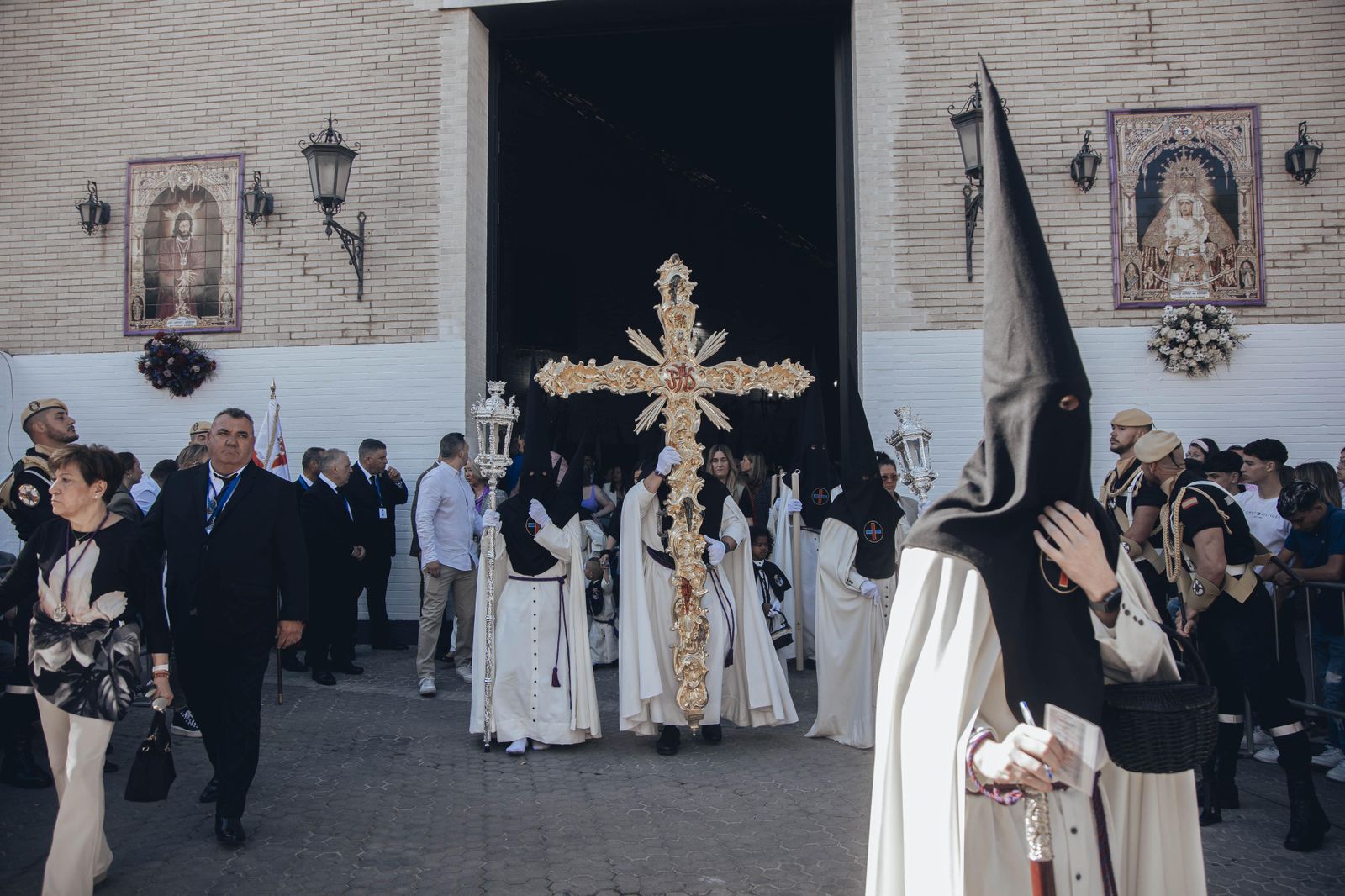 La salida de la Hermandad de San Pablo en la Semana Santa de Sevilla 2023