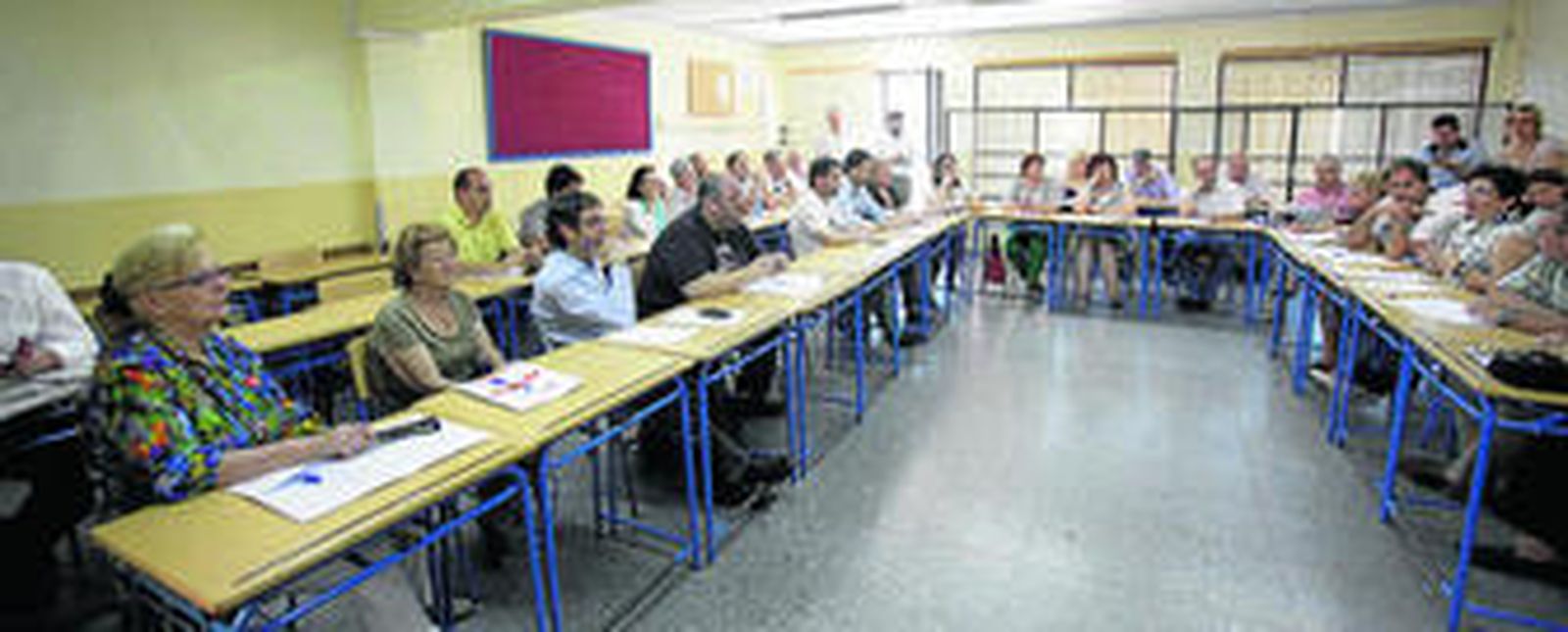 La asamblea se dividió en tres grupos de trabajo que abordaron las distintas áreas de la ciudad.