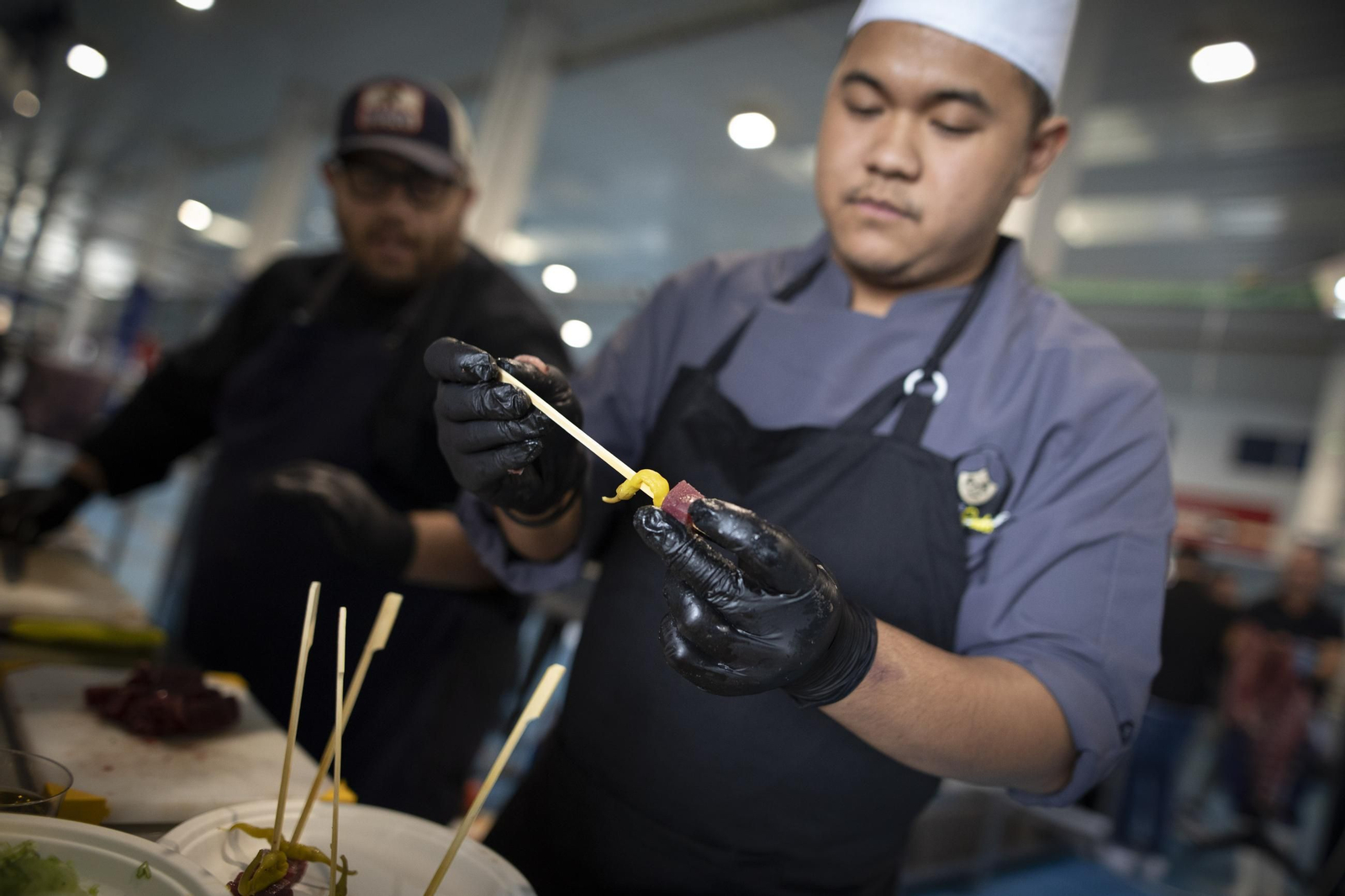 Venir, ver y comprar: las imágenes del ronqueo del atún en Granada