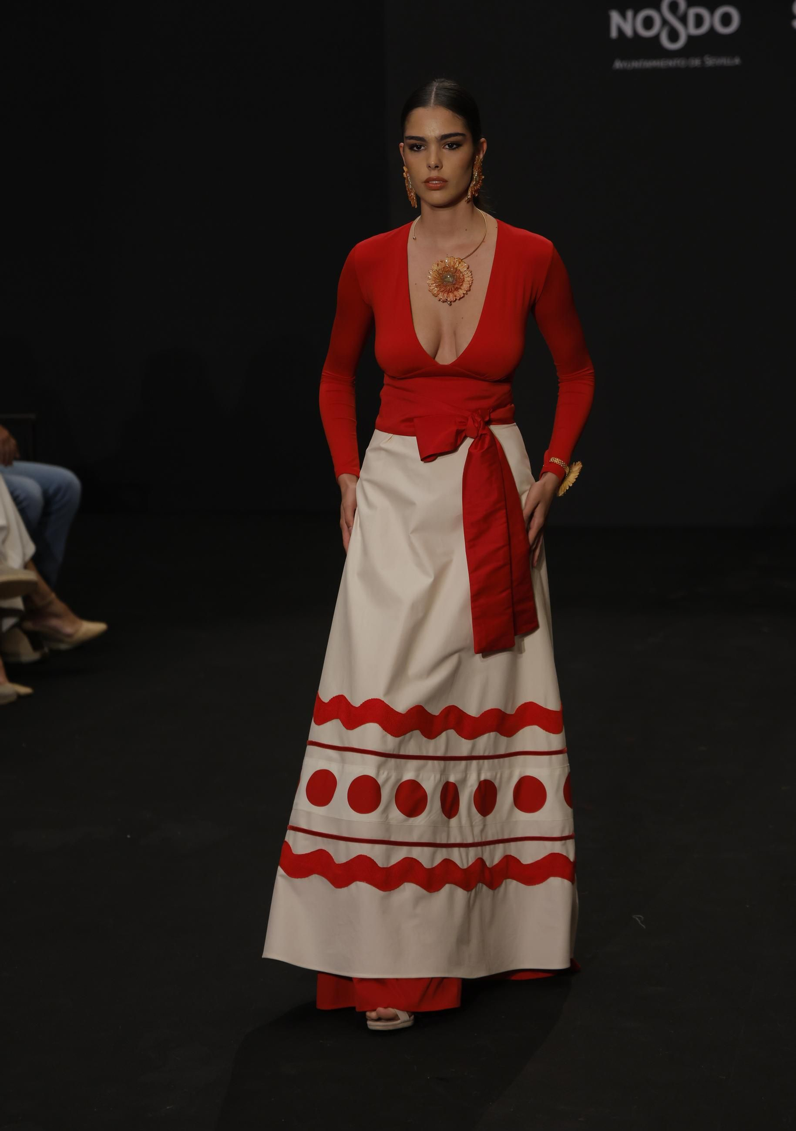 Emprende Lunares, el desfile de moda flamenca de DN Flamenca, que anticipa la Feria de Abril: todas las fotos.