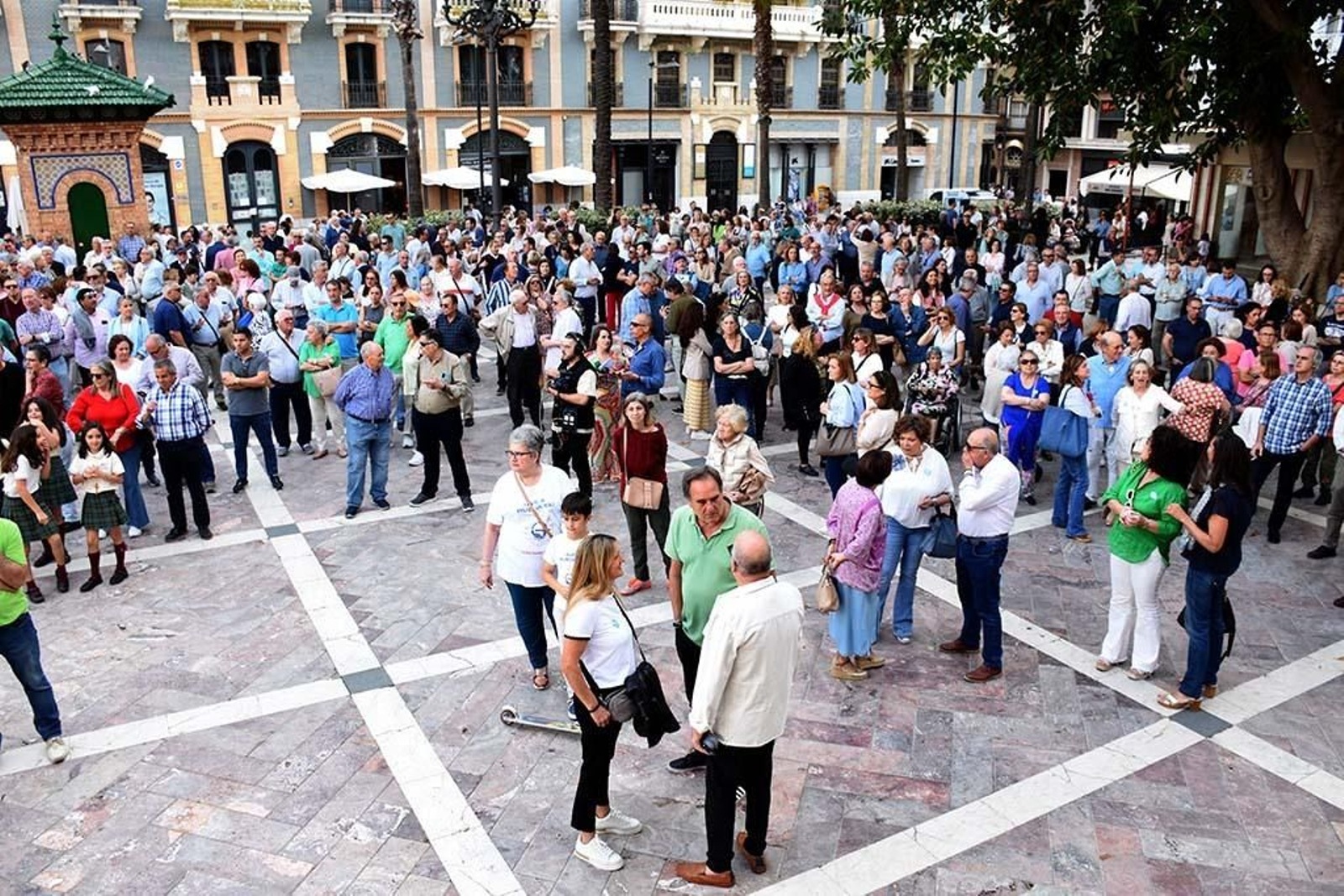 Imágenes de la concentración por las infraestructuras para Huelva