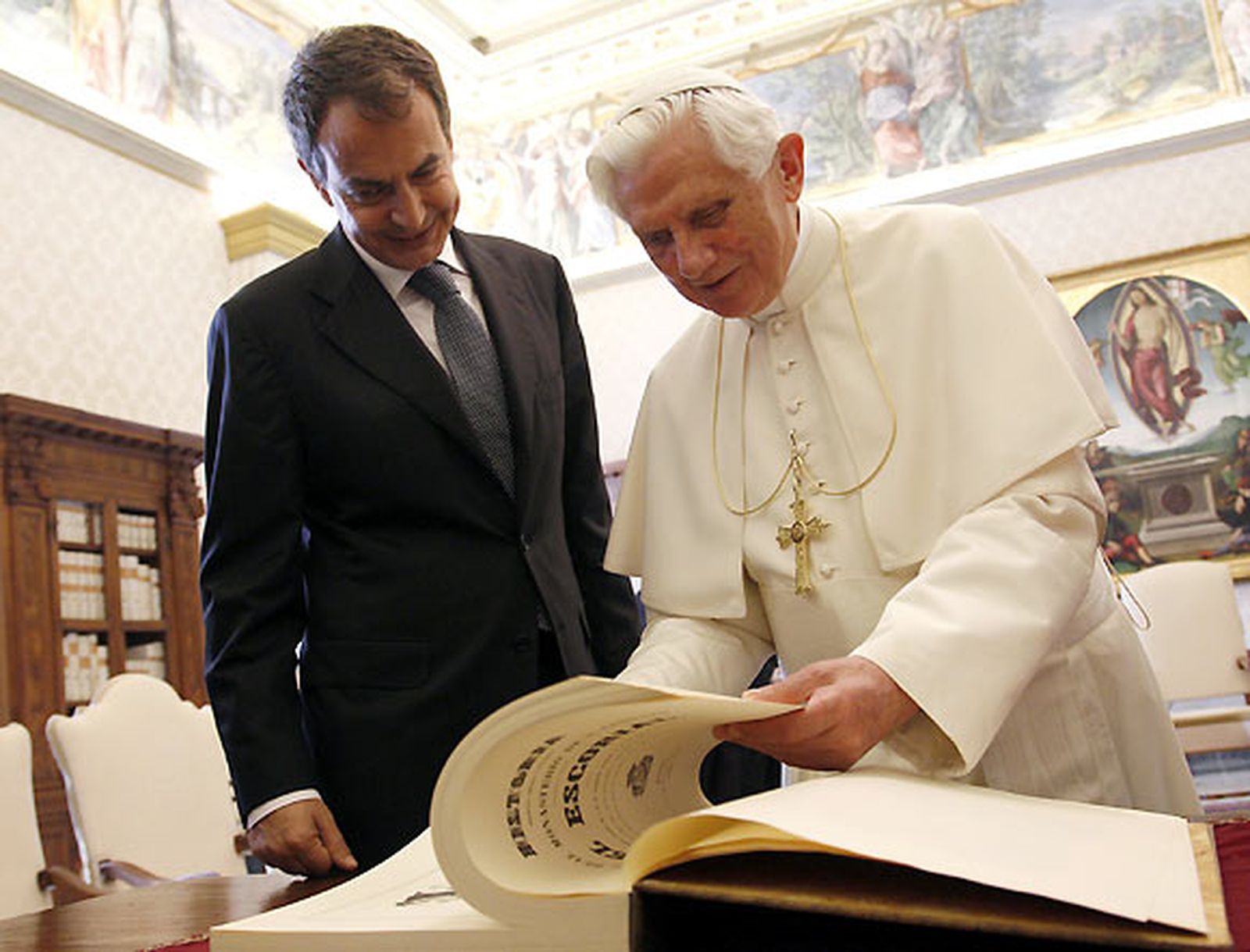 El Papa y Zapatero hablan de la libertad religiosa y del viaje del Pontífice a España