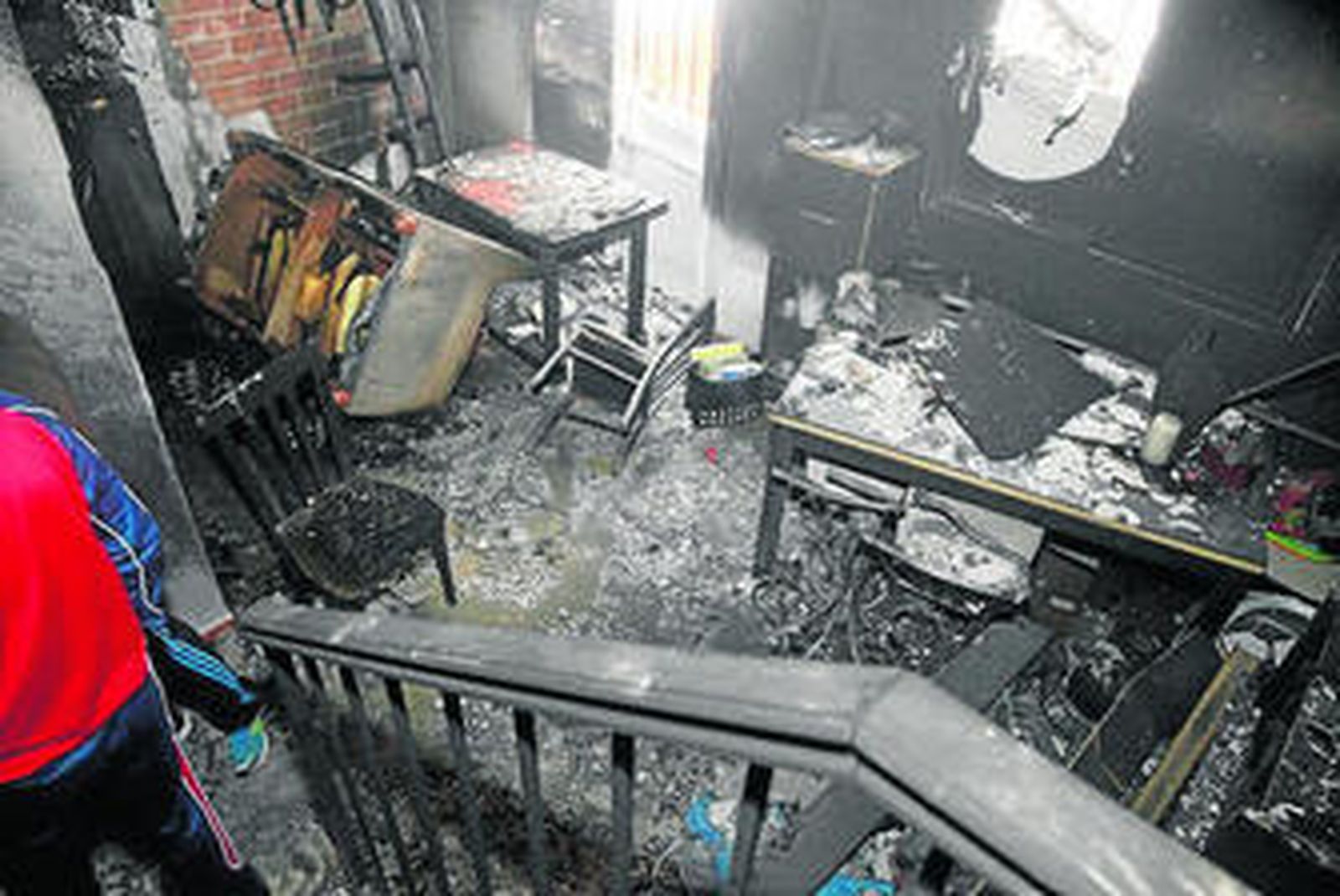 Estado en el que quedó la casa tras el incendio que sufrió ayer.