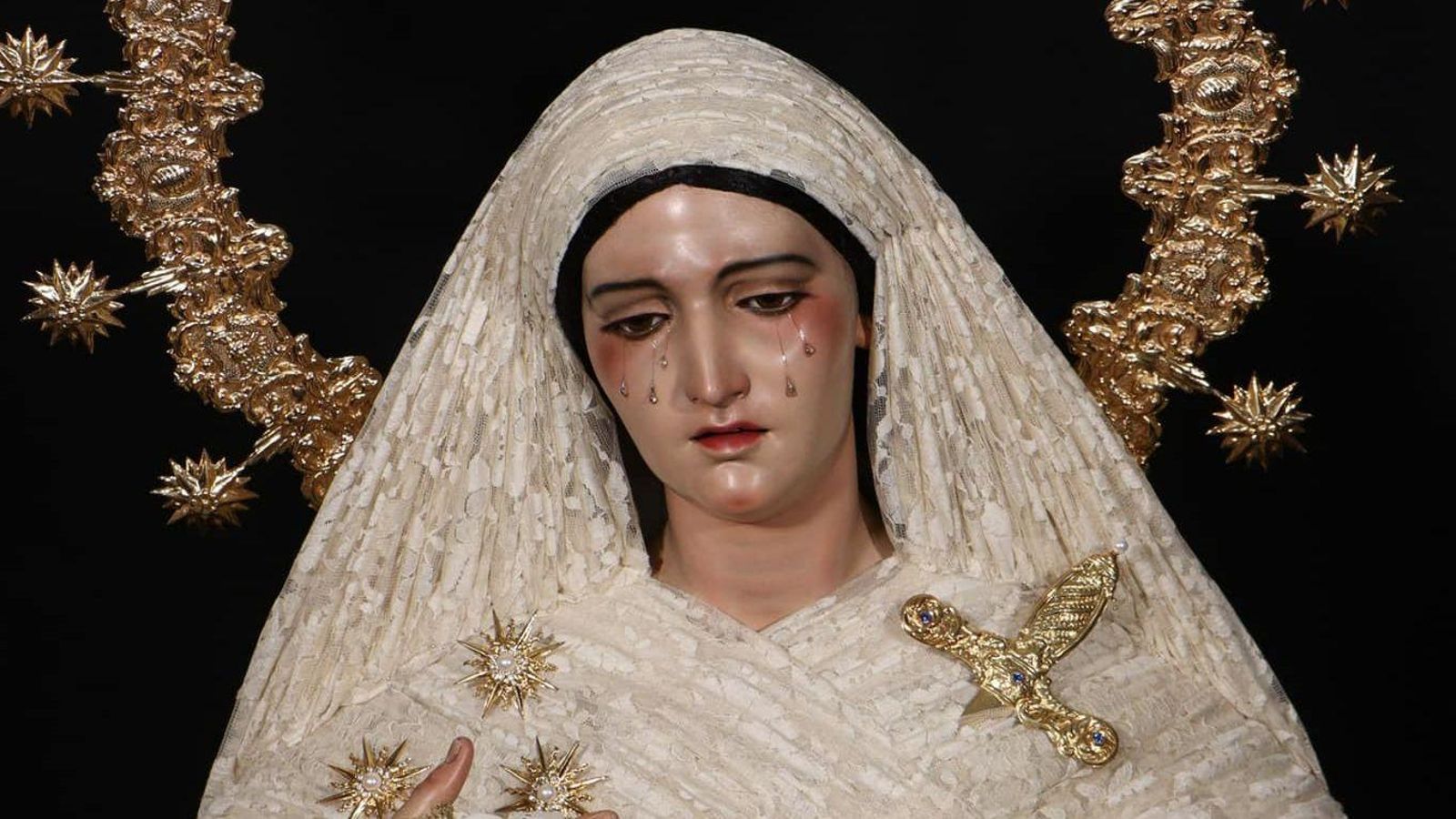 Nuestra Señora de la Salud en devoto besamanos