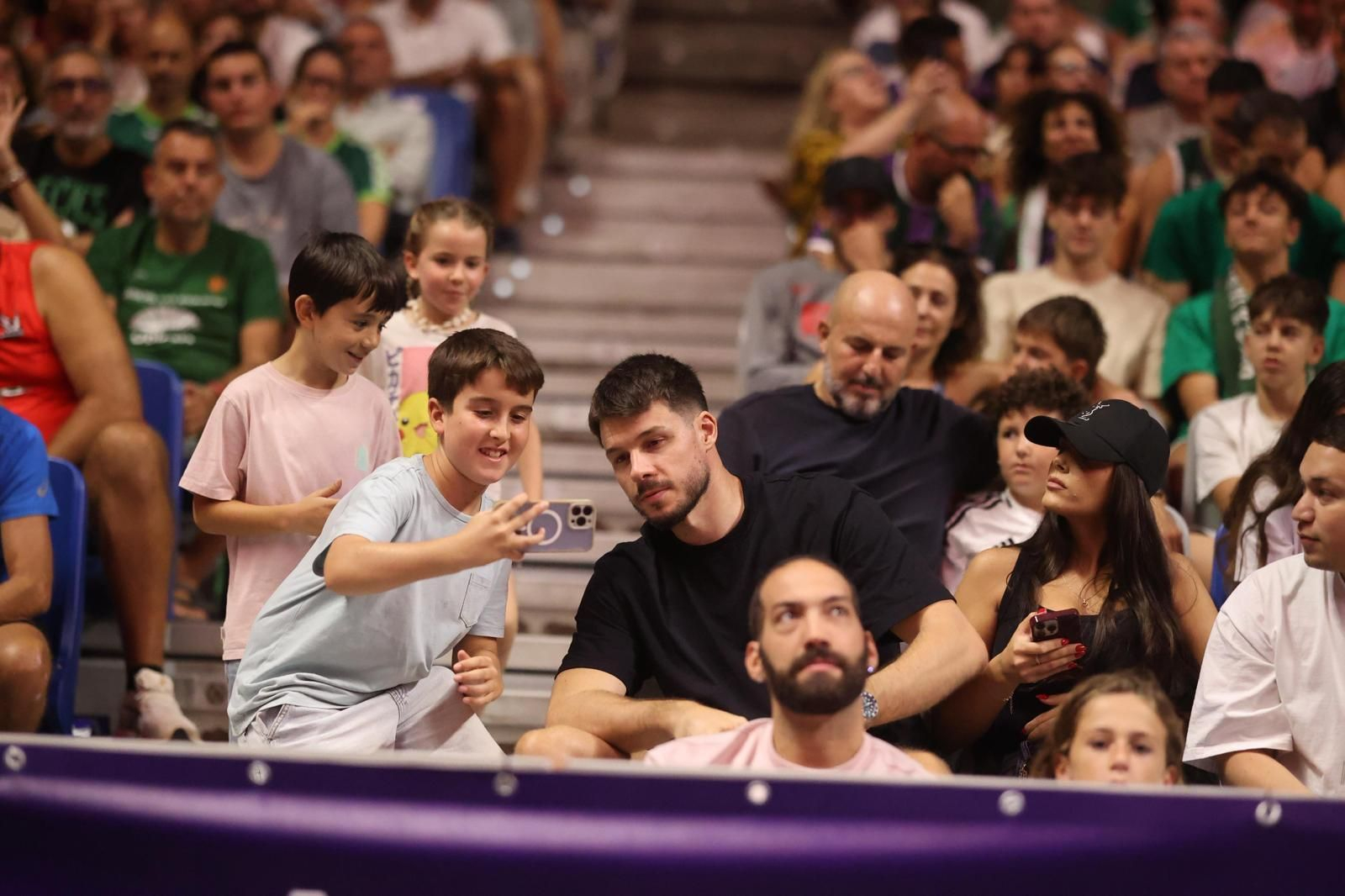El Unicaja vio cómo se coronó Valencia Basket: Ibon Navarro, Perry, Barreiro...