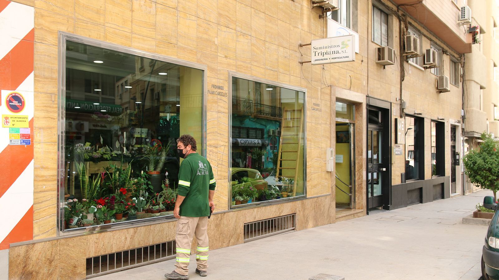 Fachada de Suministros Tripiana en la capital de Almería.