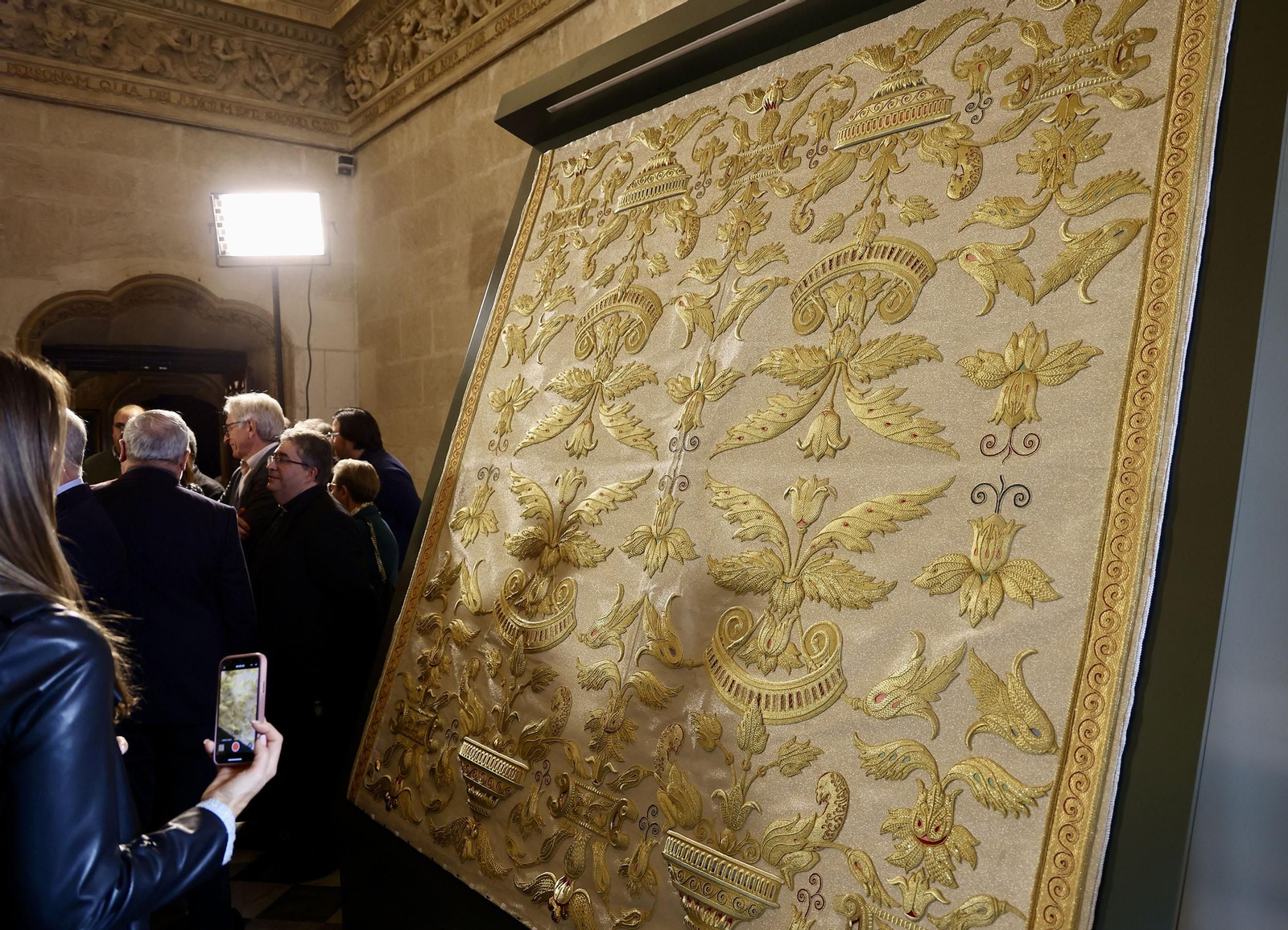 Presentación de la nueva tumbilla de la Virgen de los Reyes