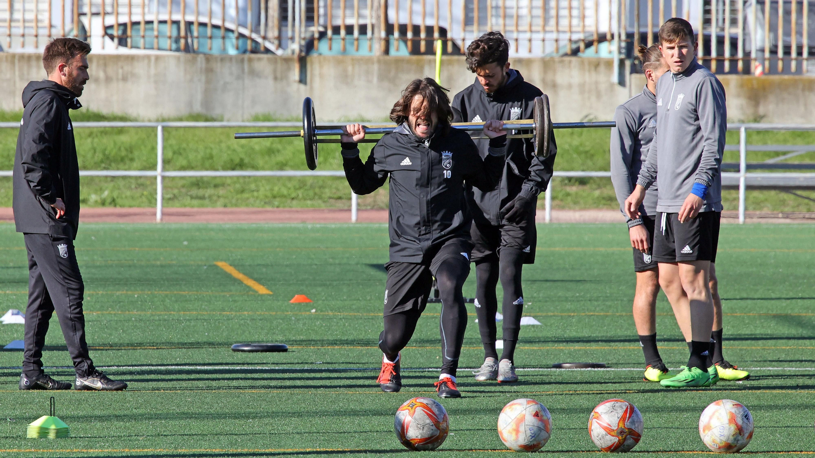 Migue García está convocado y podría disputar sus primeros minutos tras su lesión.