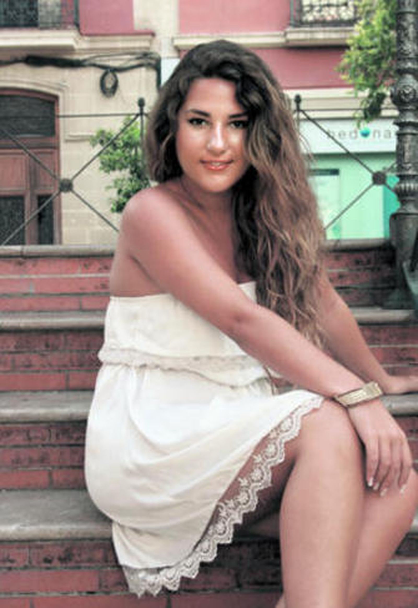 Laura Gallego posa en Jerez durante la entrevista.