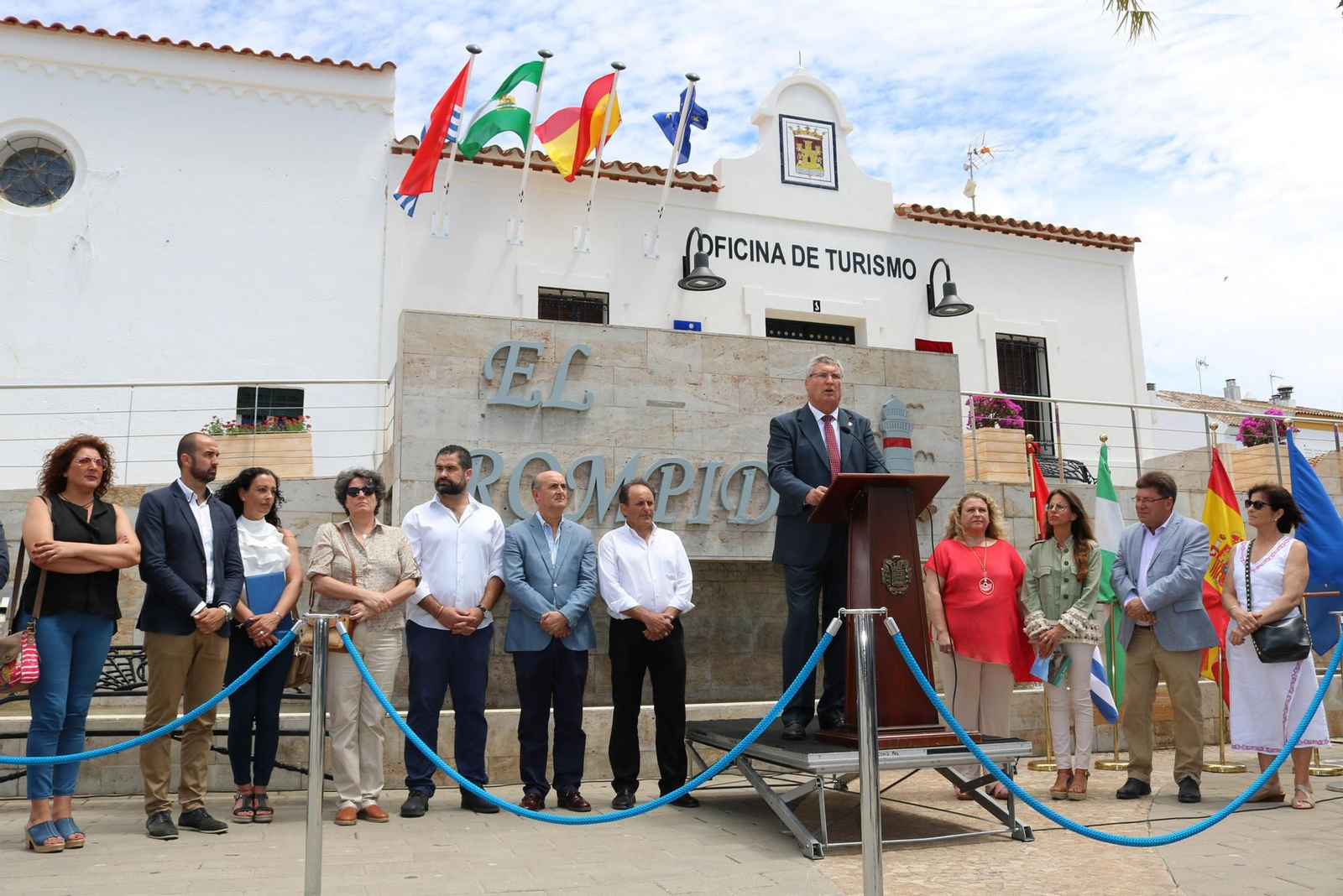El alcalde de Cartaya dirige unas palabras en la inauguración.