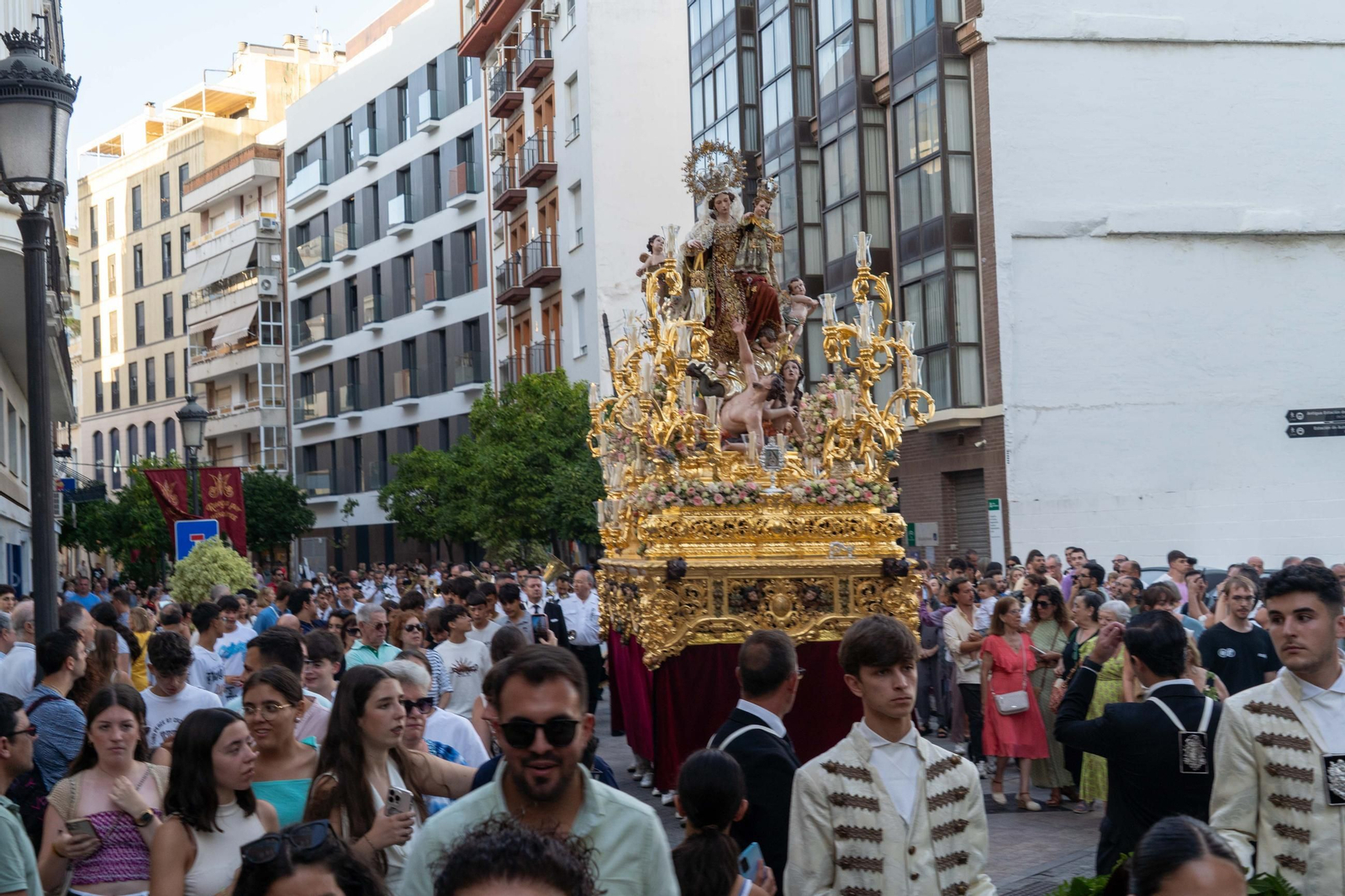 Imágenes de la procesión La Virgen del Carmen por las calles de Huelva