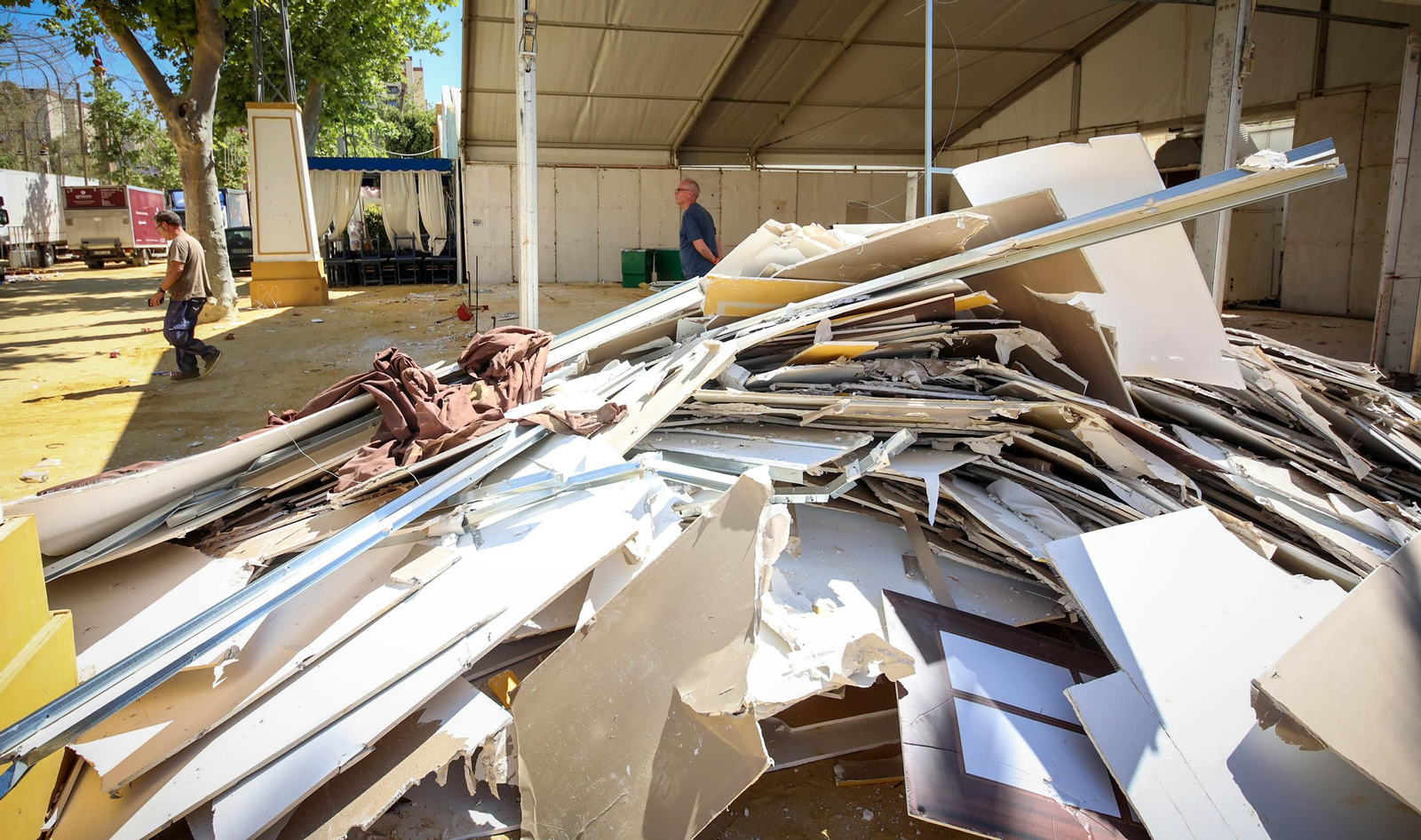 Desmontaje de las casetas de la feria de Jerez 2023