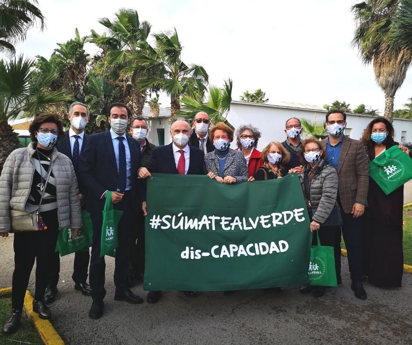 Miembros de CaixaBank y Asansull, en La Línea.