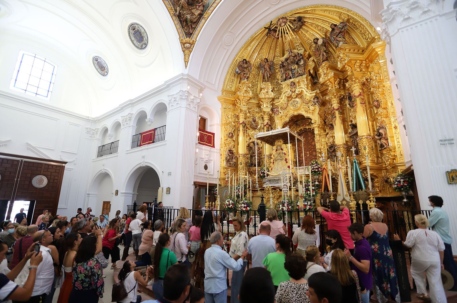Ambiente en la aldea del Rocío previo a la llegada de las Hermandades, en imágenes