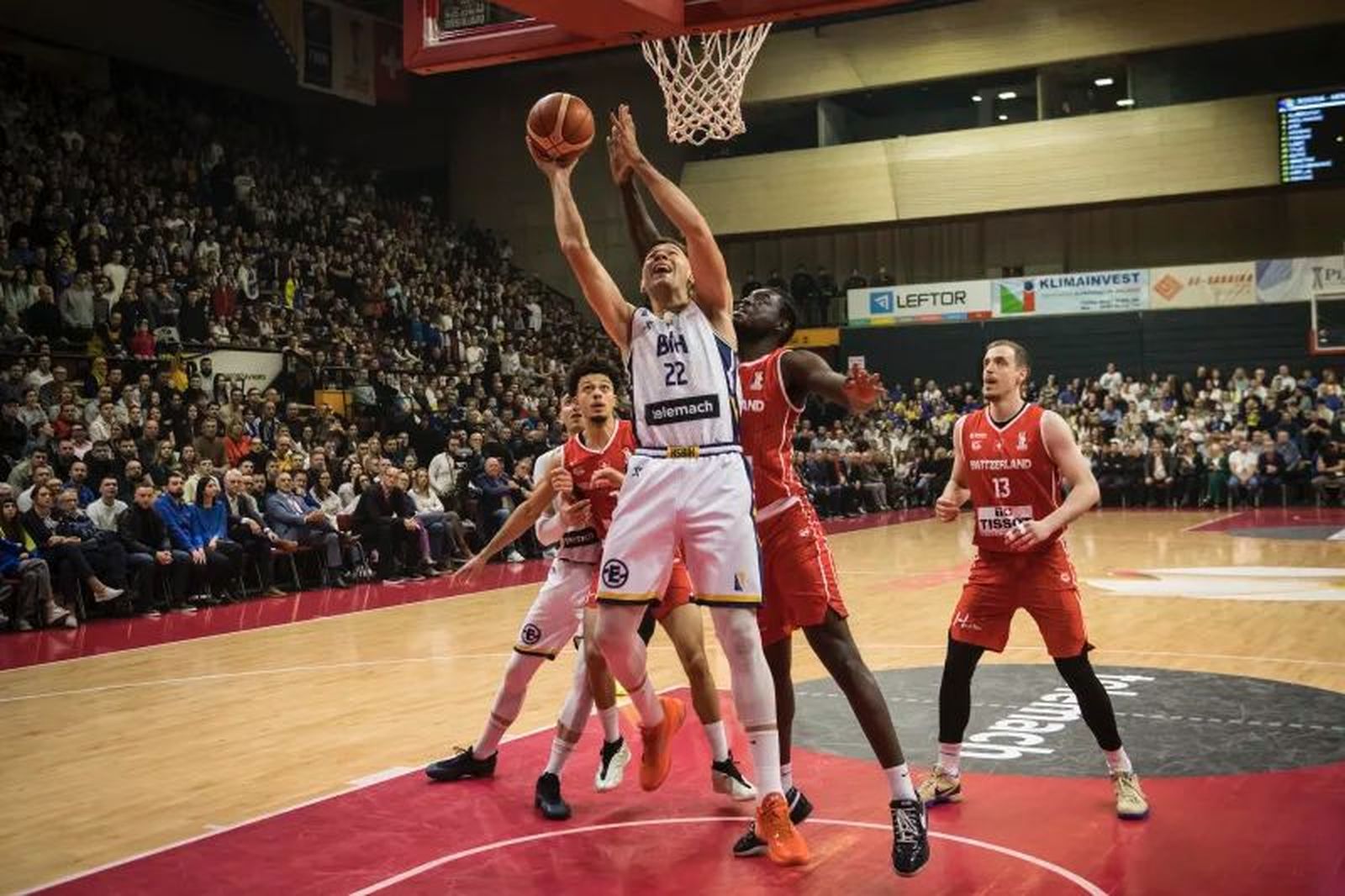 Bosnia gana a Suiza con Emir Sulejmanovic rozando el doble doble