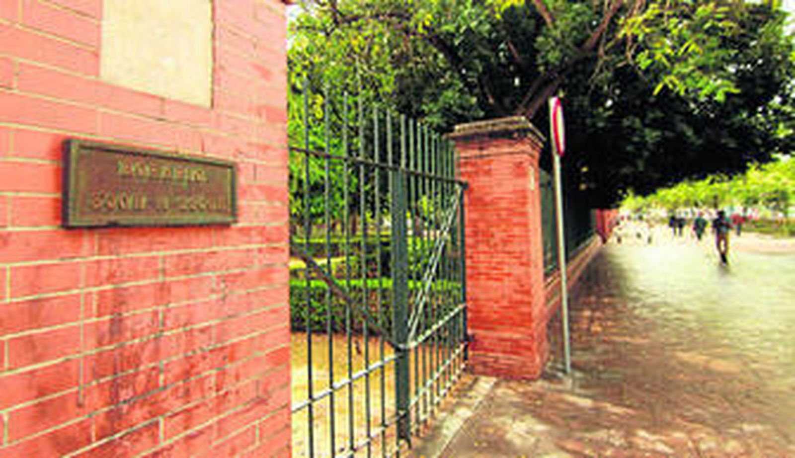 Los parques y jardines permanecieron cerrados durante la mañana ante el riesgo de caida de ramas.