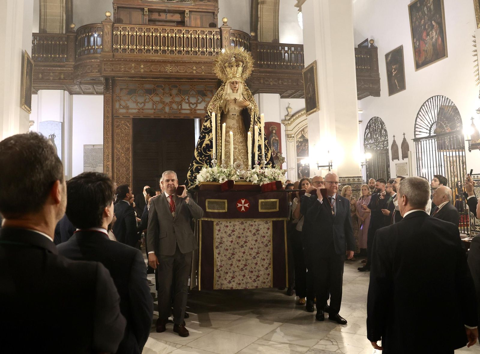 Traslado de la Virgen de la Amargura de Santa Ángela de la Cruz a San Pedro