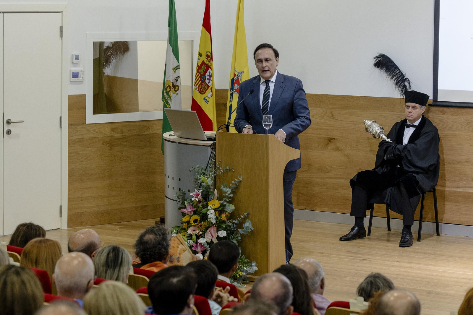 El consejero de Universidades, José Carlos Gómez Villamandos, durante su intervención en el acto de apertura de curso de la UCA.
