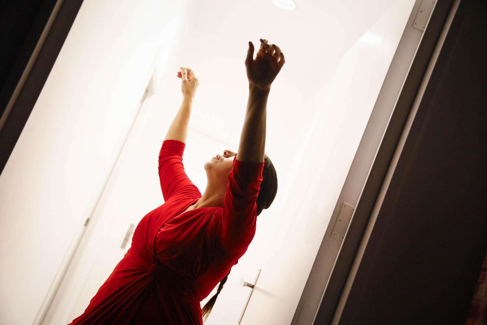 El Centro Andaluz de la Fotografía de Almería presenta el calendario 2025 con la actuación de la bailaora María Moreno, en imágenes