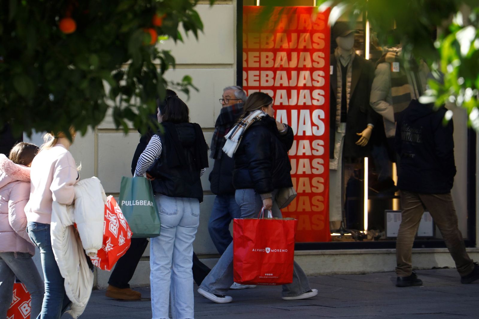 Los cordobeses se lanzan a por las rebajas de invierno, en imágenes