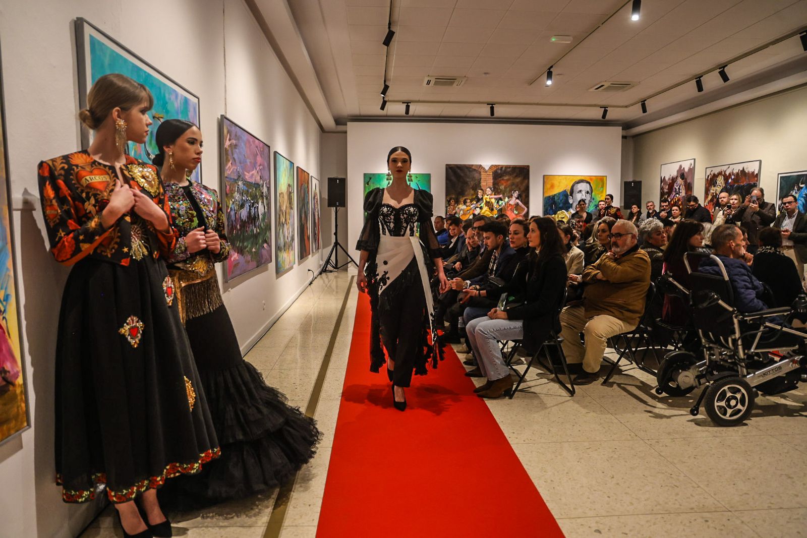 Fotografías de la exposición de ámbito taurino 'Miradas, trazos y estilo'. En el Museo de Huelva