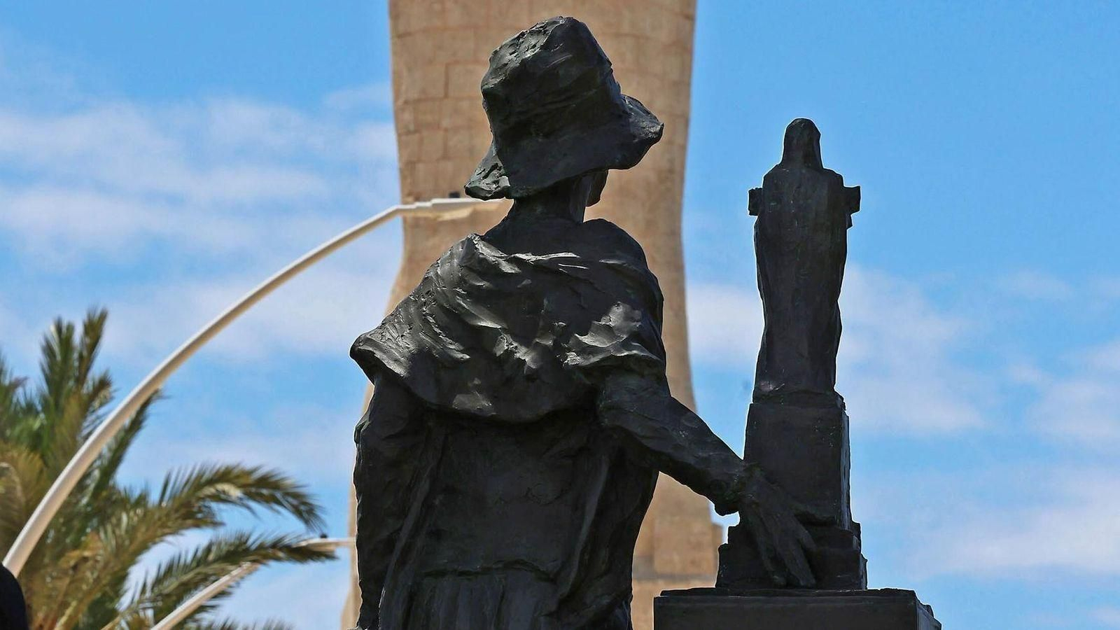 Escultura de Miss Whitney.