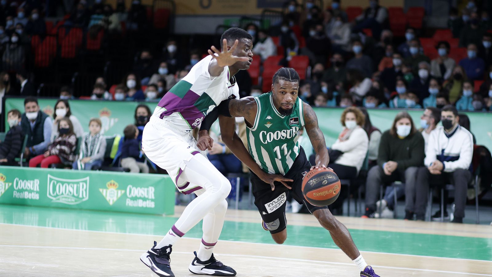 Evans deja atrás a Nzosa, compañero esta temporada cedido por el Unicaja.