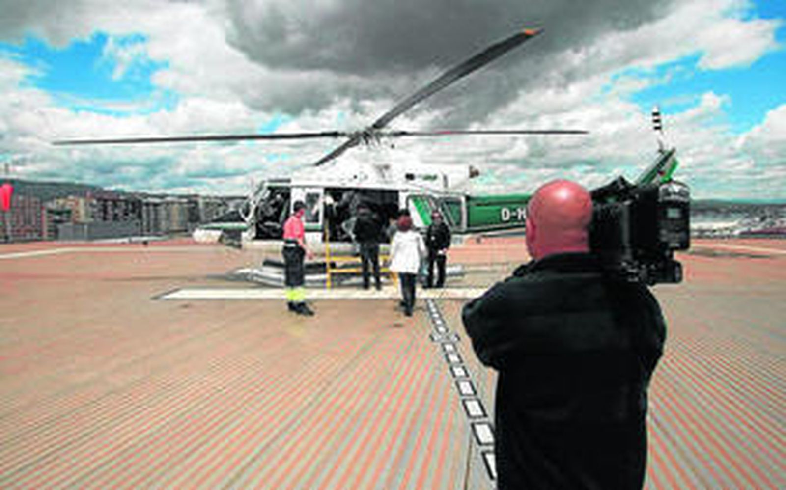 Primer embarque del vuelo Algeciras-Ceuta, la línea aérea que se recupera diez meses después.