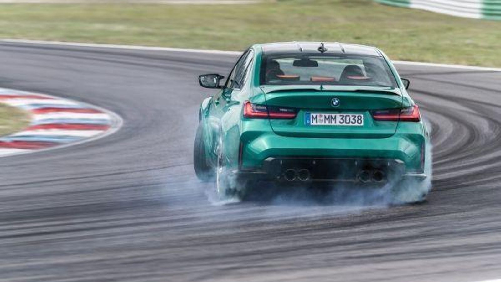 En el trabajo sobre el chasis está buena parte de la esencia de esos coches. Es posible, incluso en las versiones de tracción total -cuando lleguen el año que viene- conseguir un derrape controlado mediante la gestión electrónica.