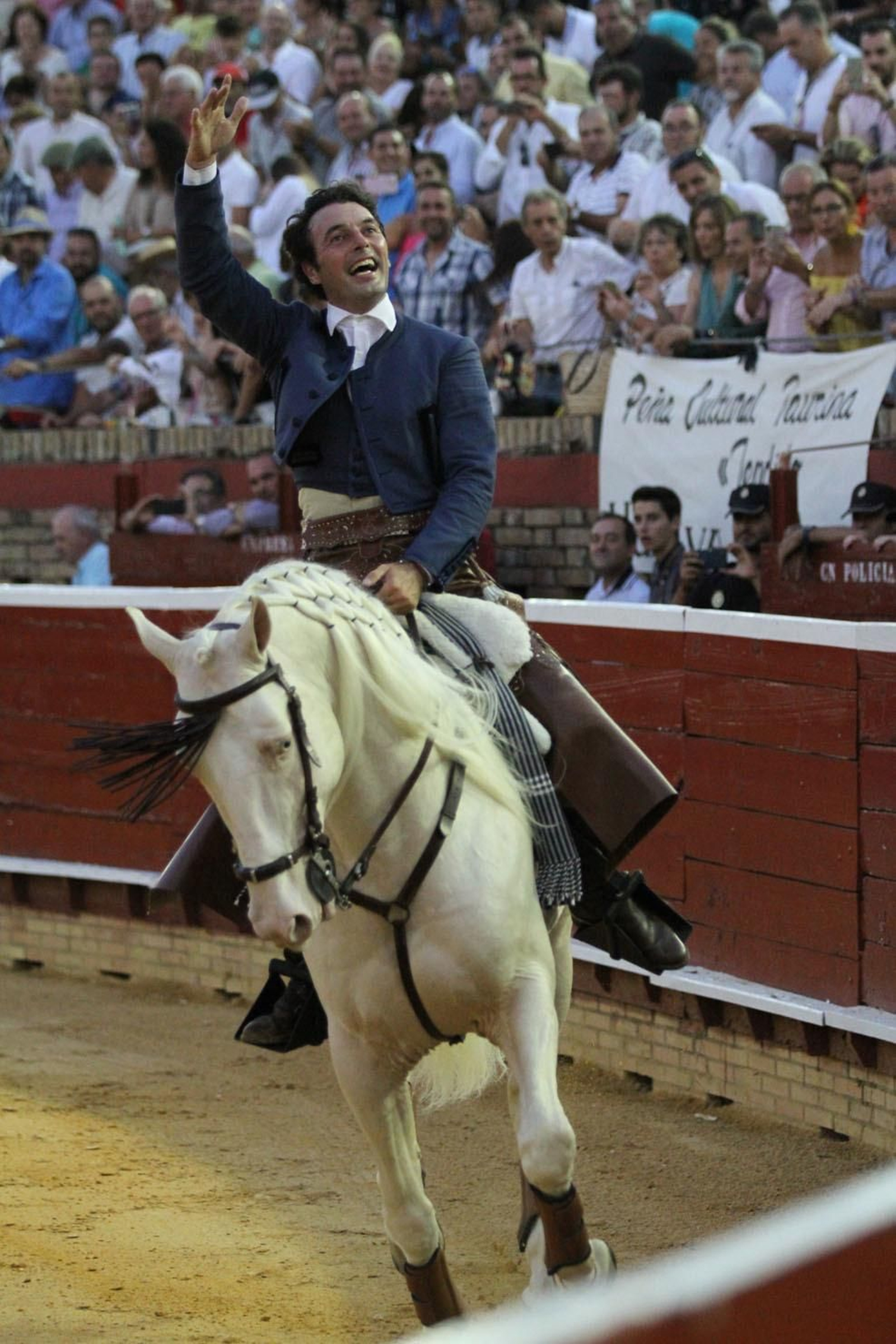 Festejo de Rejones en el coso de La Merced por Colombinas.