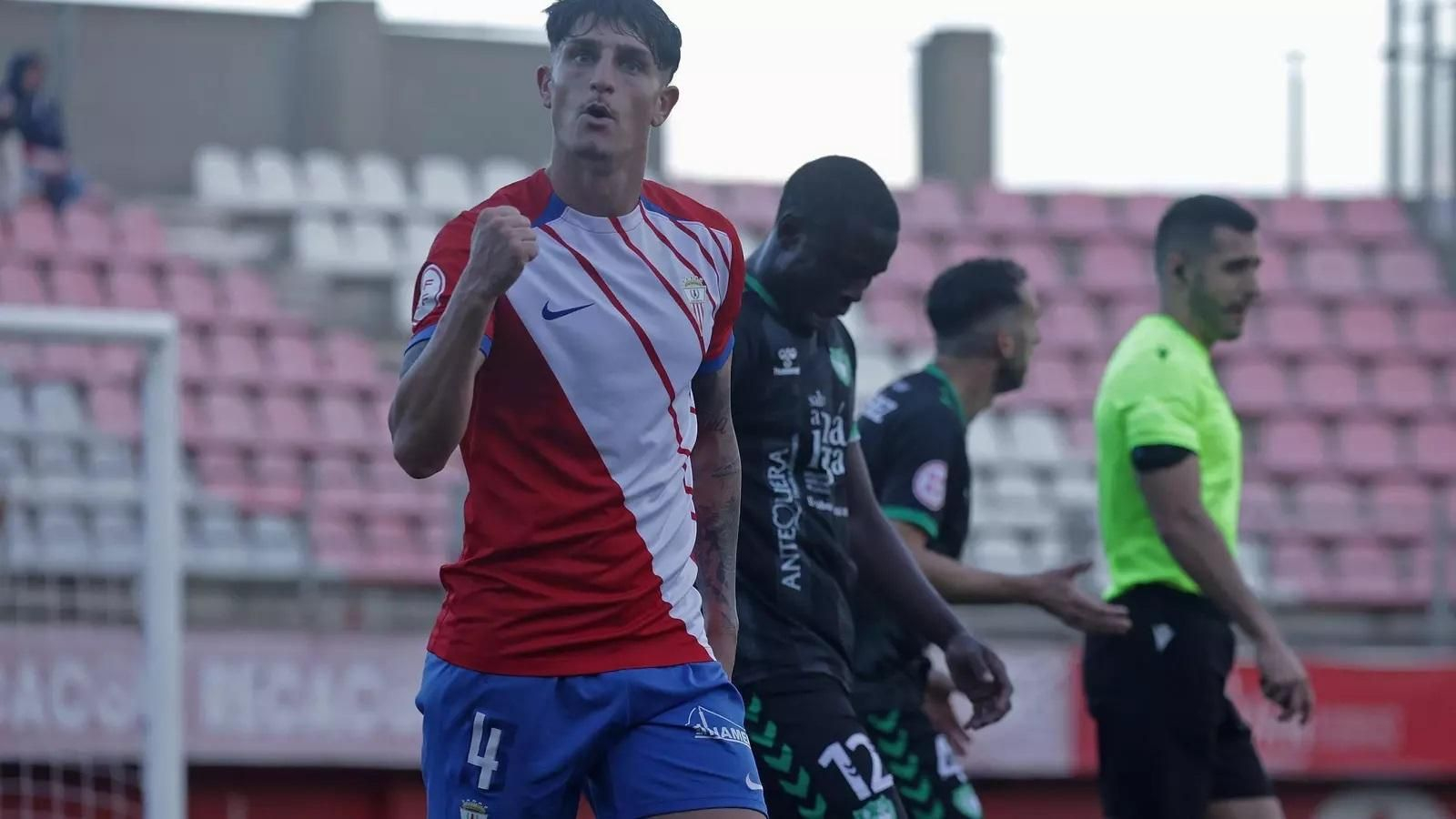 Lautaro Spatz 'Lau' celebra un gol con el Algeciras, su último equipo.