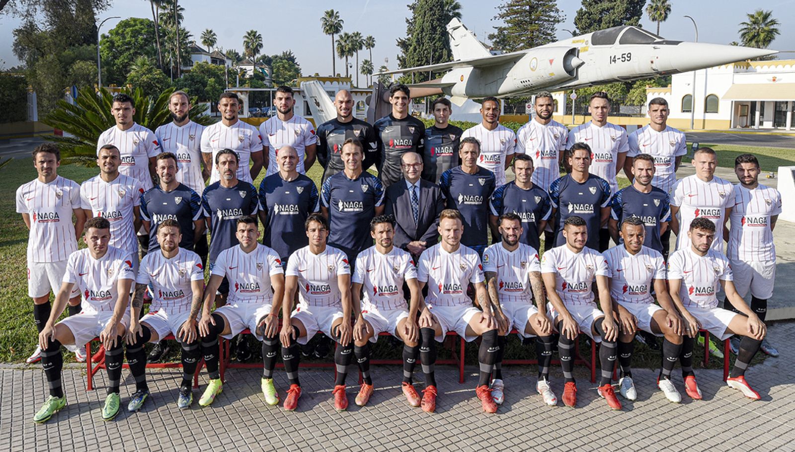 La foto oficial del Sevilla 2021-22, en la Base Aérea de Tablada.