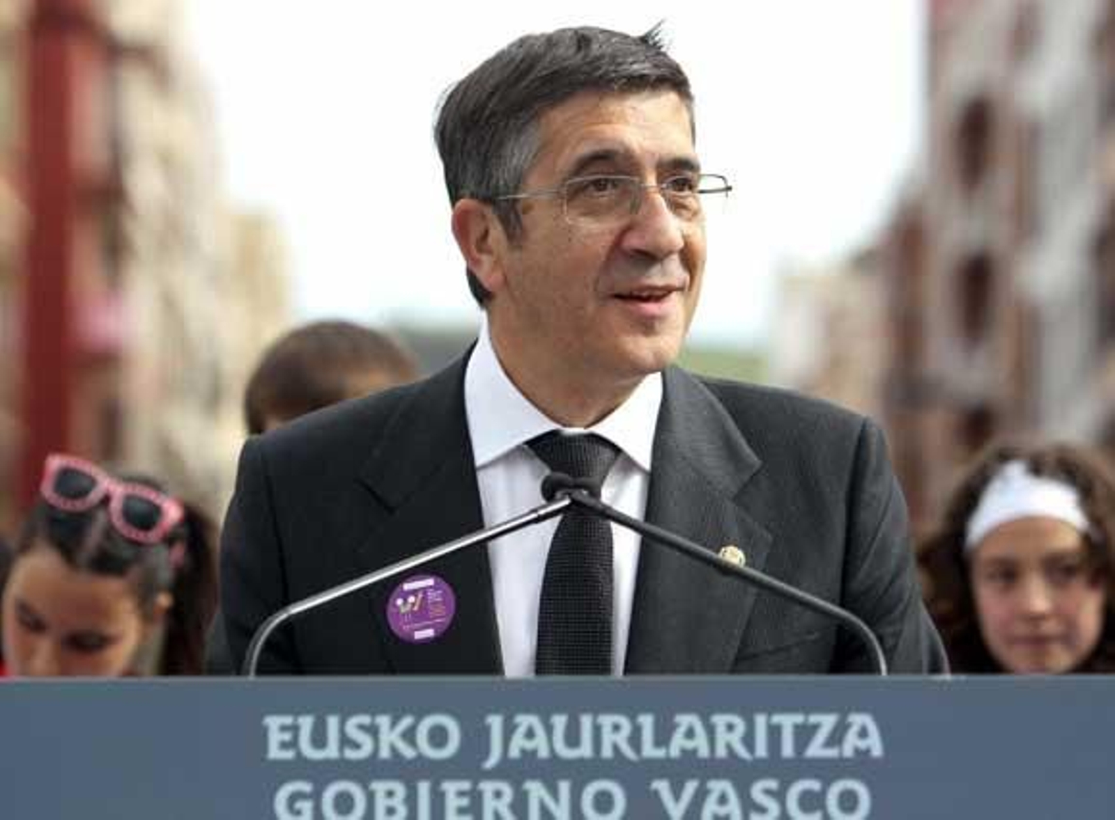 Patxi López pide respeto a los tiempos de las primarias y no descarta presentarse