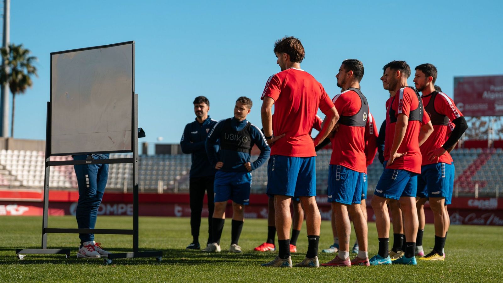 La plantilla del Algeciras, durante un entrenamiento en el Nuevo Mirador.