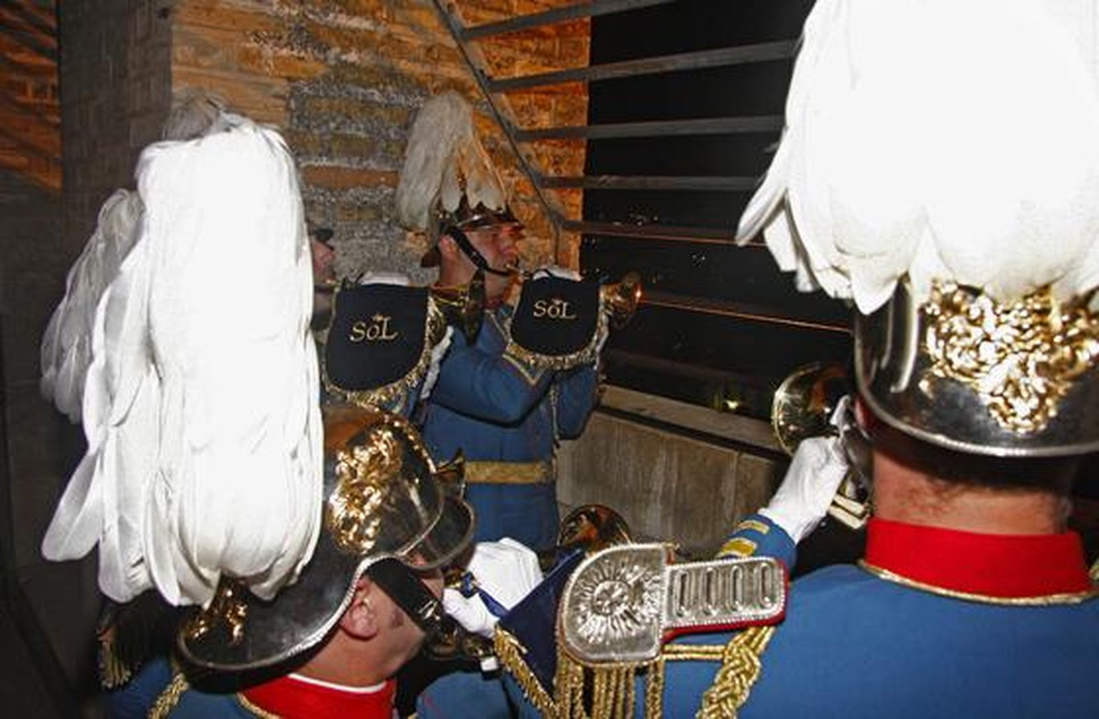 La Giralda acoge, con la banda del Sol, el rito del que se tienen noticias desde 1404.

Foto: B.Vargas
