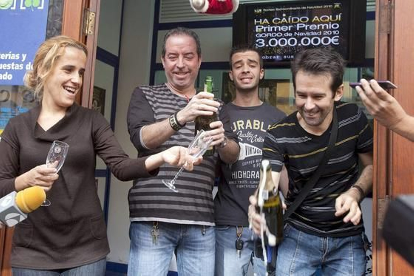 Los ganadores del sorteo.

Foto: EFE