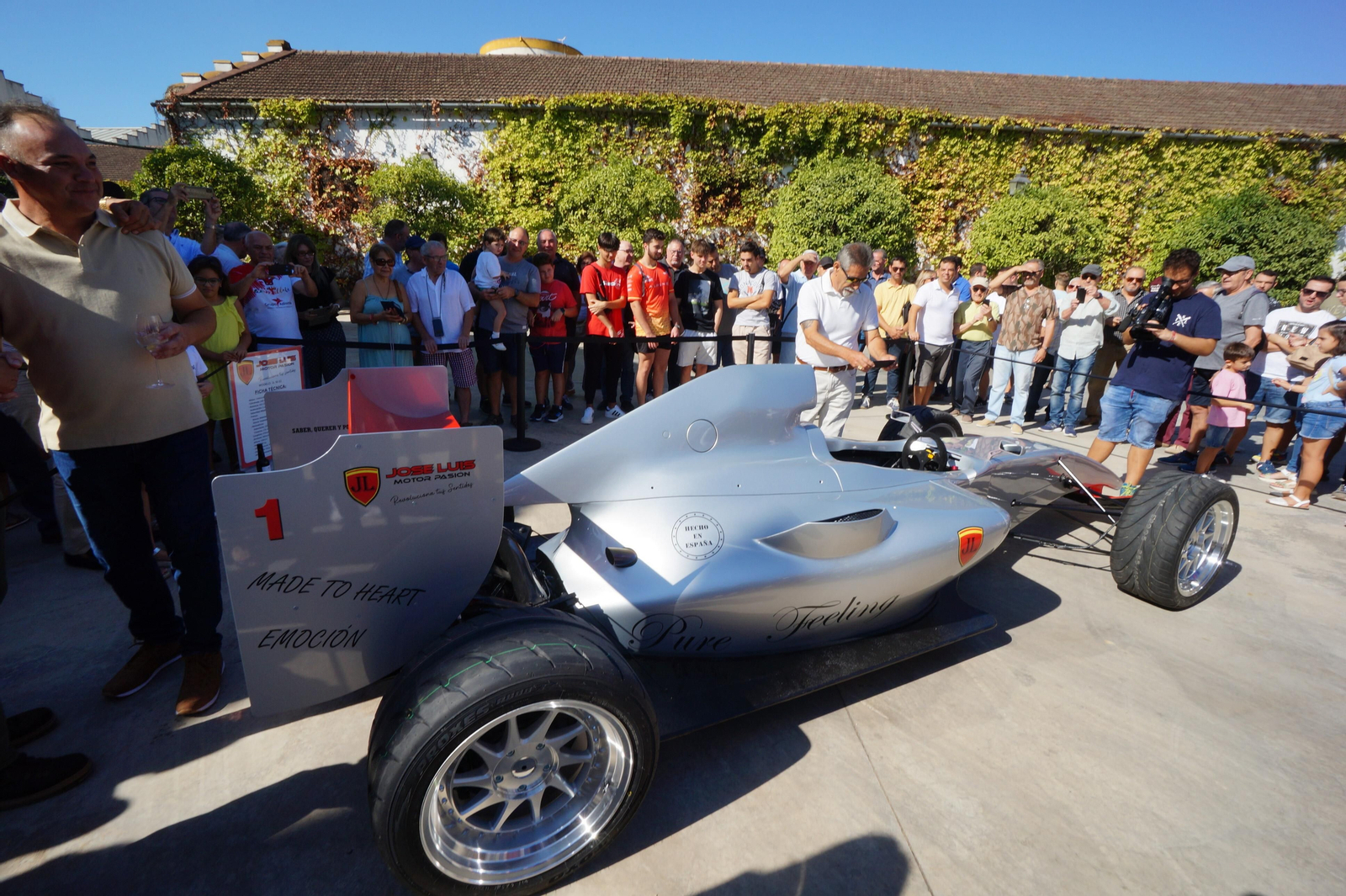 La presentación en sociedad del Fórmula 1 construido por un agricultor de Montilla, en imágenes
