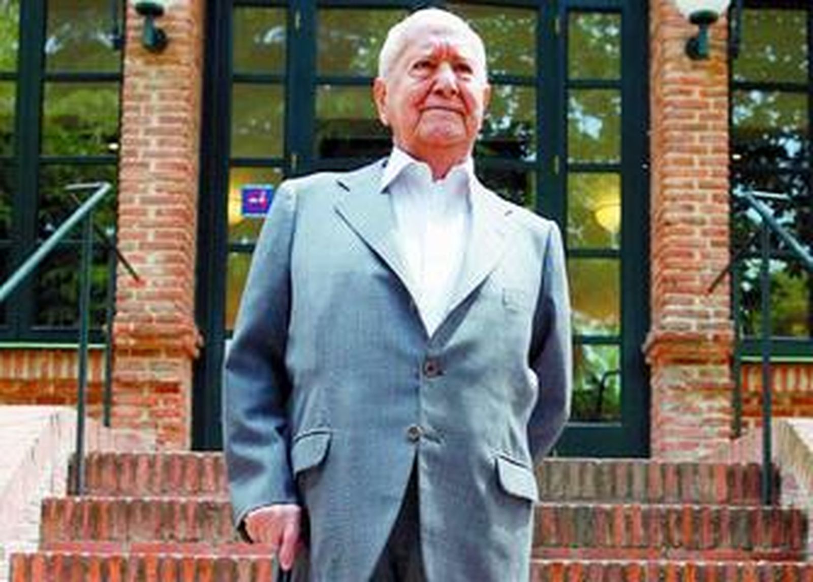 Bello era presidente de honor de la Asociación de Amigos de la Residencia de Estudiantes.