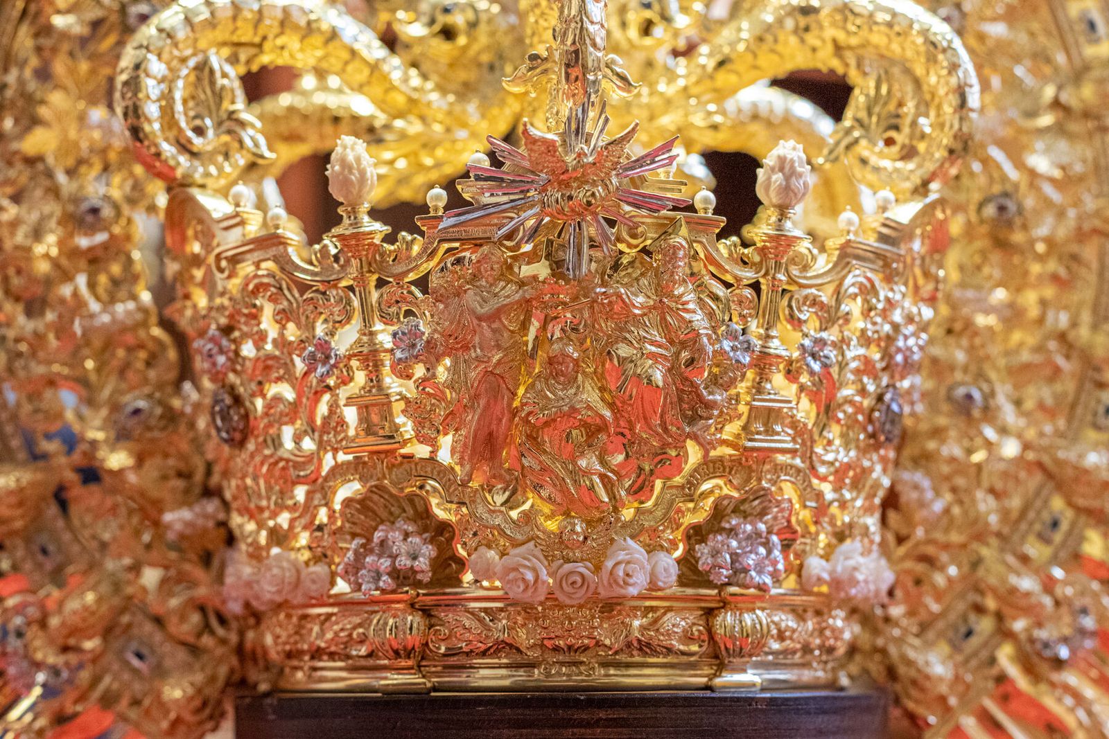 Los detalles de la nueva corona de la Virgen de las Penas.