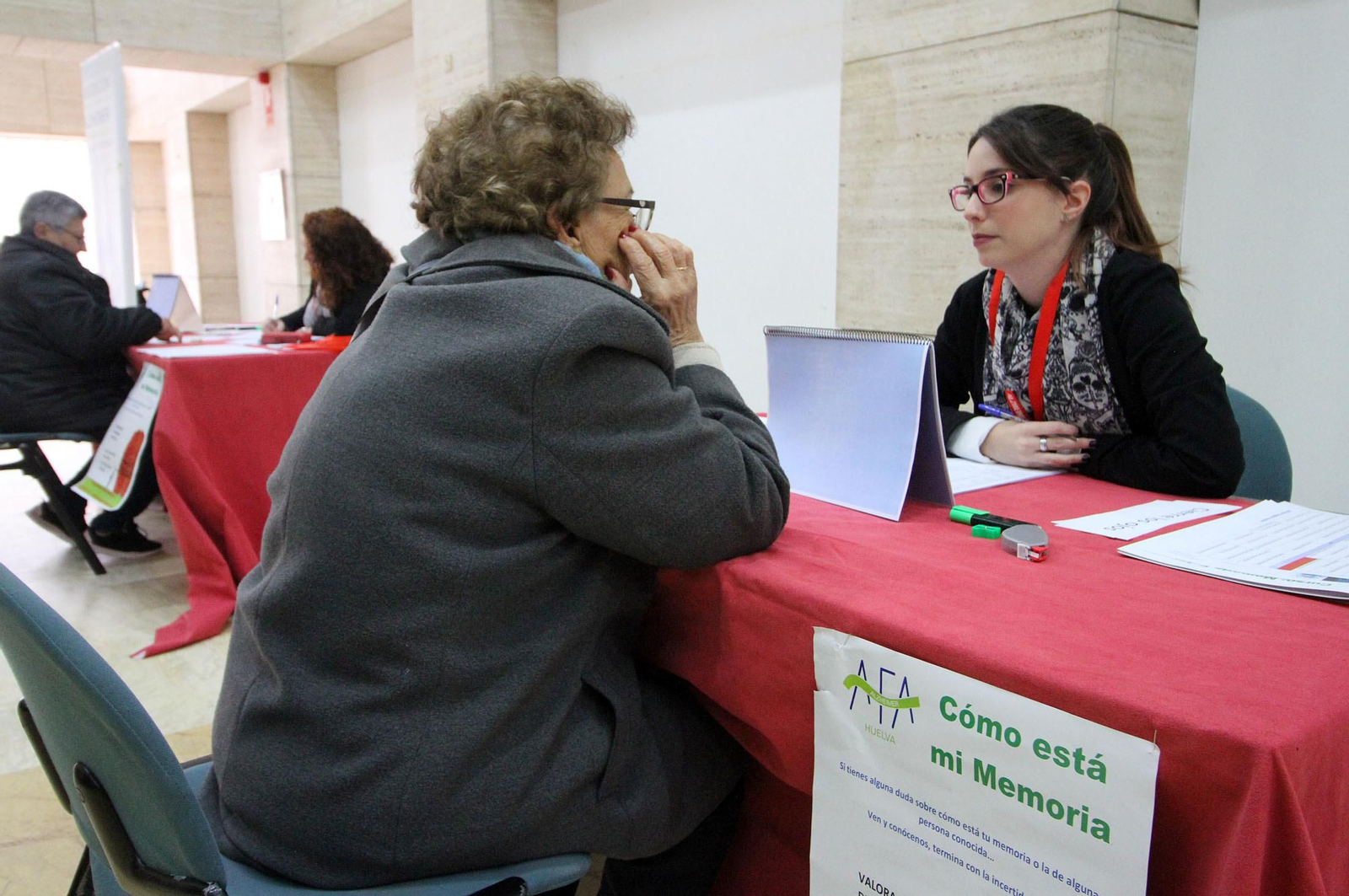 La Asociación de Familiares de personas con Alzheimer (AFA) realiza actividades en la Casa Colón, en imágenes