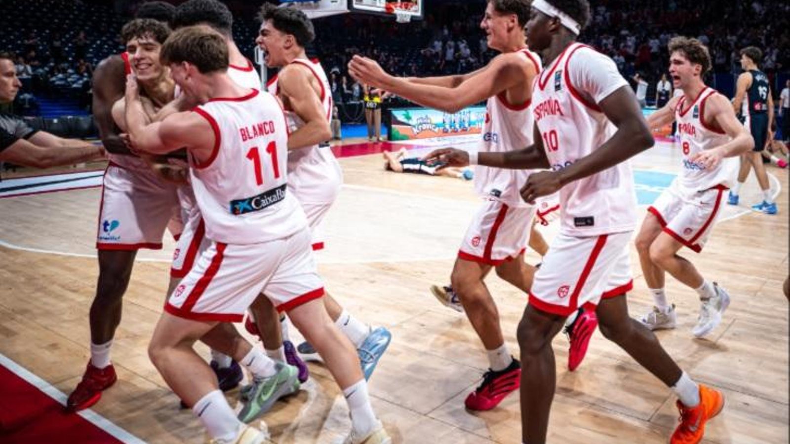 Del Pino, con sus compañeros.