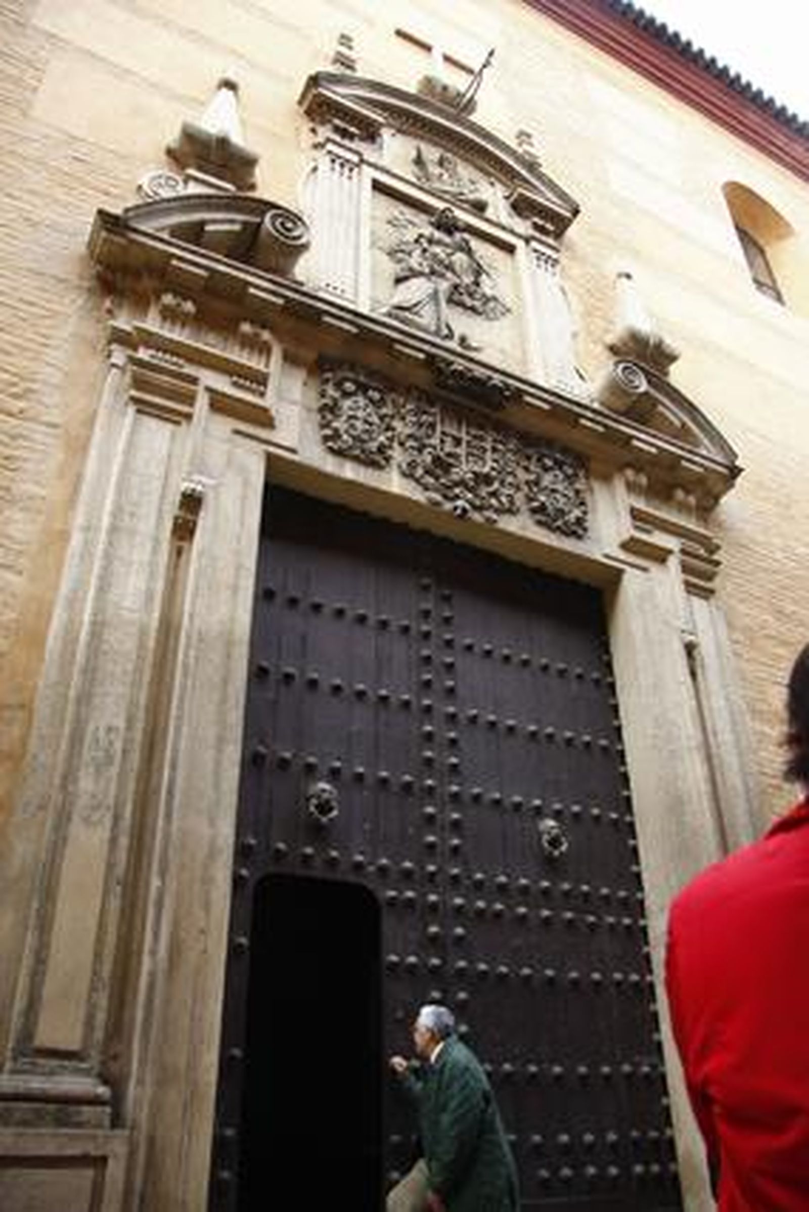 El convento Madre de Dios muestra unos tejados, esculturas, pinturas y muros plagados de desperfectos que demuestran su mal estado de conservación.

Foto: Belén Vargas