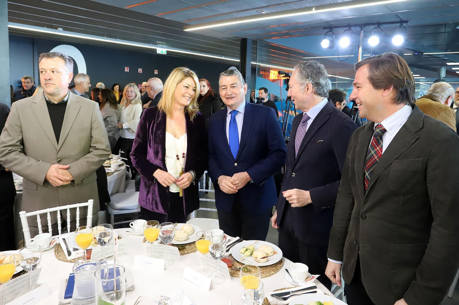 Imágenes de los invitados a la conferencia y desayuno-coloquio con Antonio Sanz en el Foro Joly Andalucía
