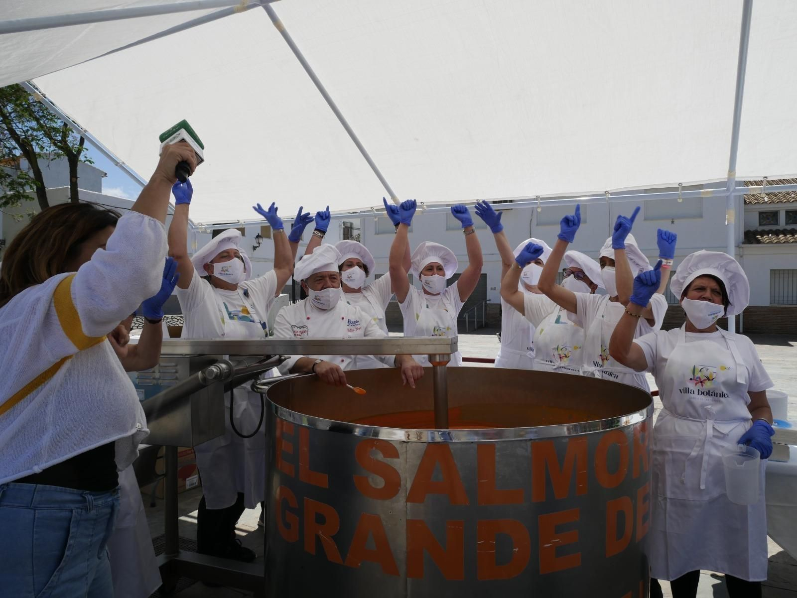 El salmorejo de récord de Cañete de las Torres, en imágenes