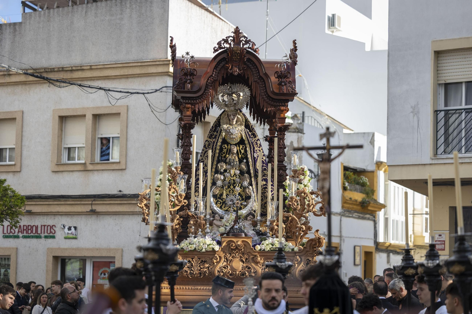En imágenes, Servitas procesionó con normalidad tras adelantar su salida en el Miércoles Santo de la Semana Santa 2025 de San Fernando