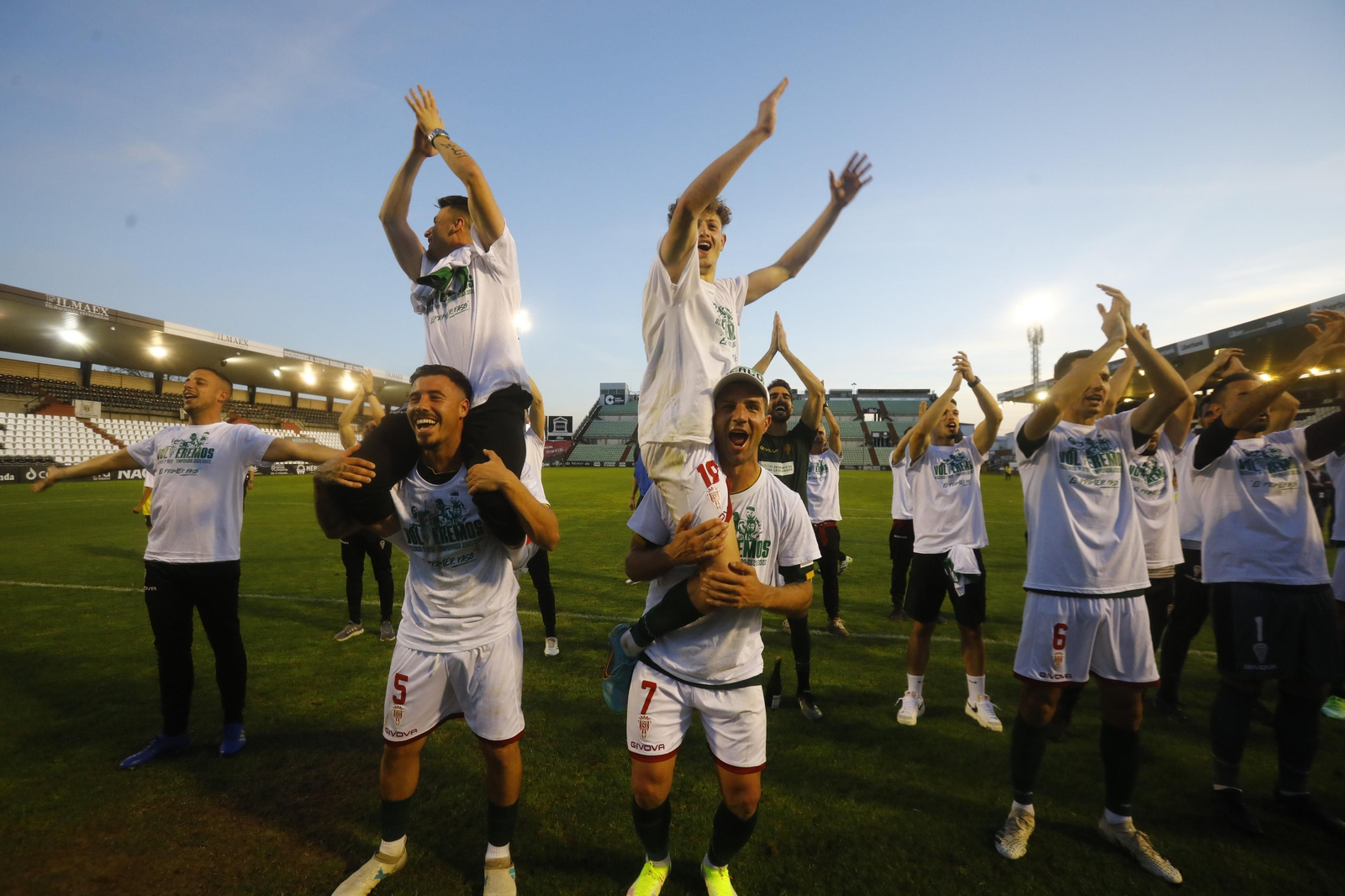 Las imágenes de la fiesta del ascenso del Córdoba CF en Mérida
