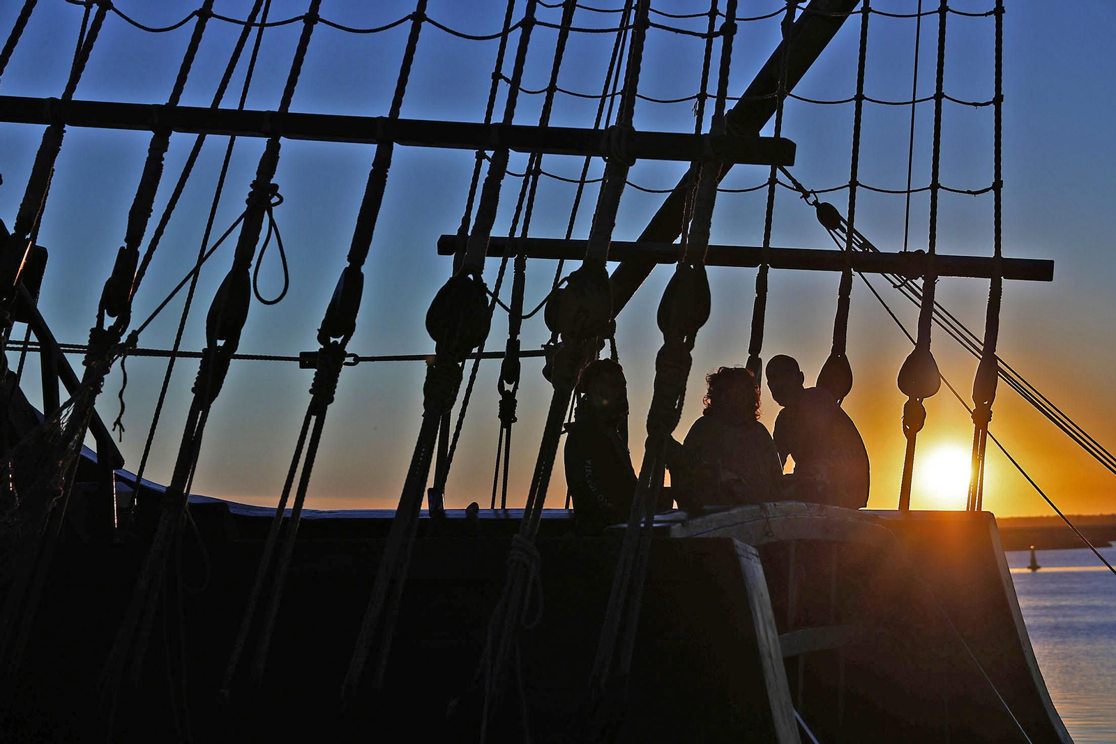 Imágenes de la Nao Victoria en el muelle de Levante