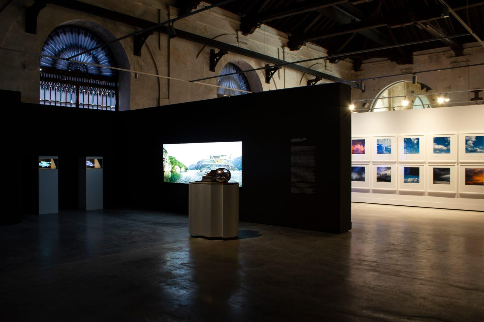 Obras de Dionisio González en en Cuartel de Artillería. Obras de Dionisio González en en Cuartel de Artillería.